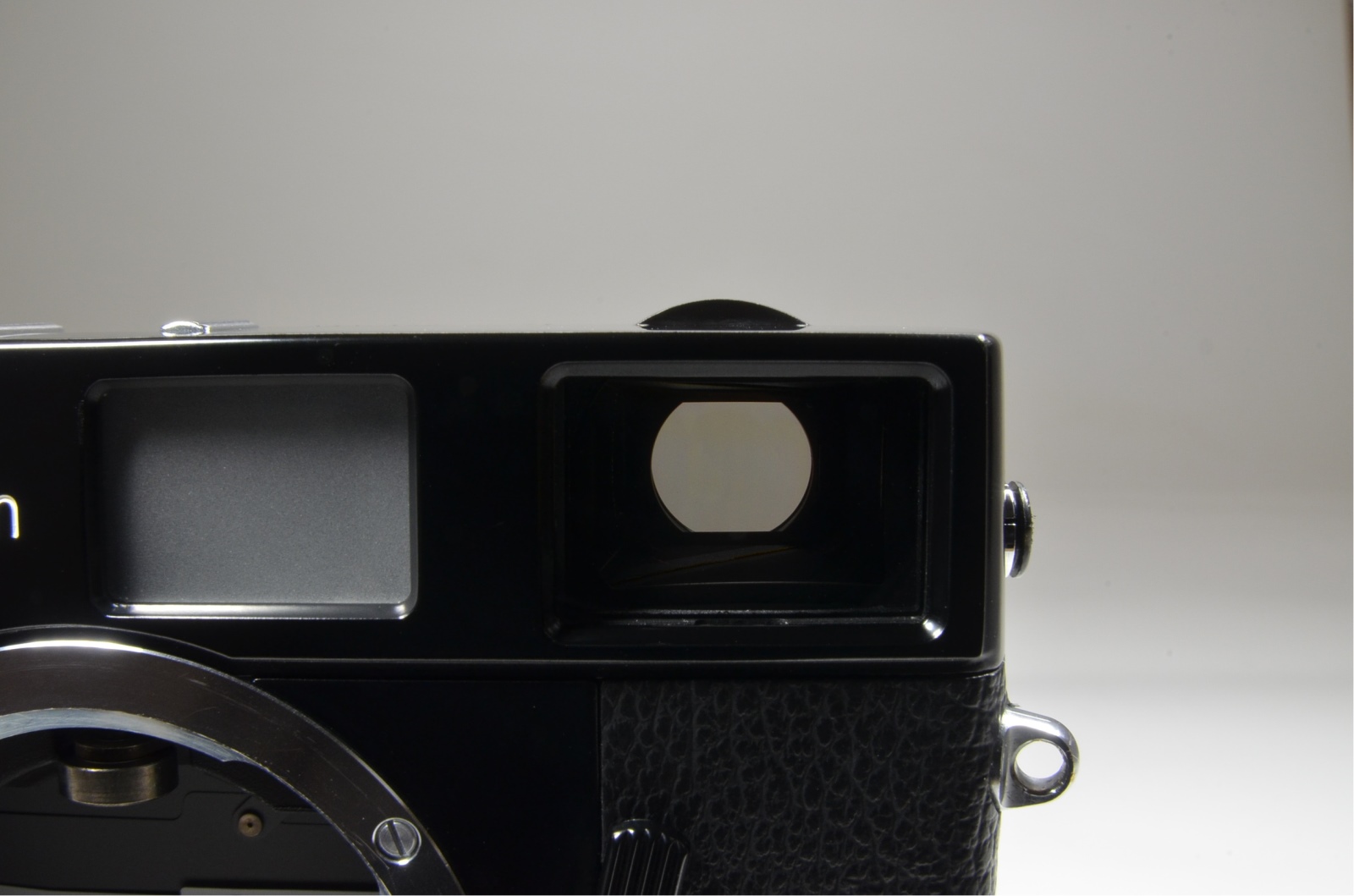 zeiss ikon zm 35mm rangefinder film camera in black with strap
