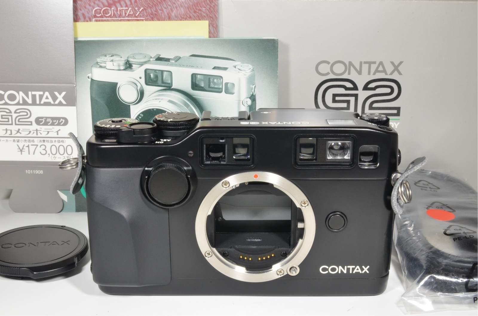 contax g2 35mm film camera black in boxed
