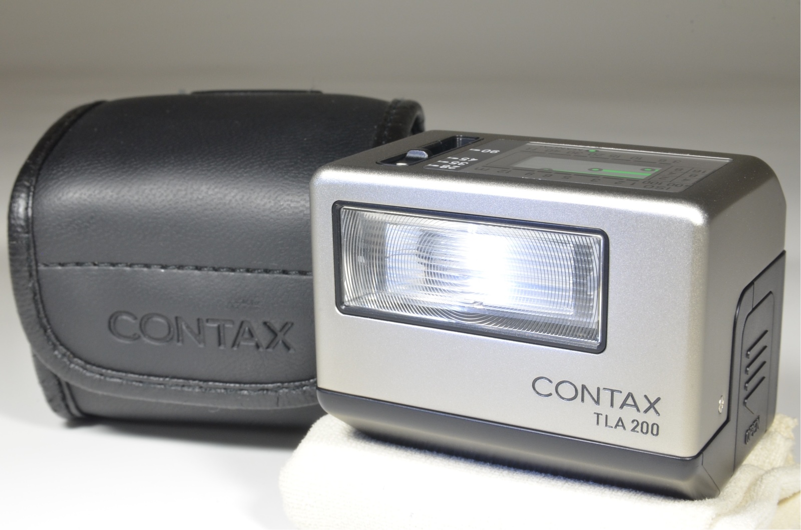 contax g2 35mm film camera, planar 45mm f2, tla200