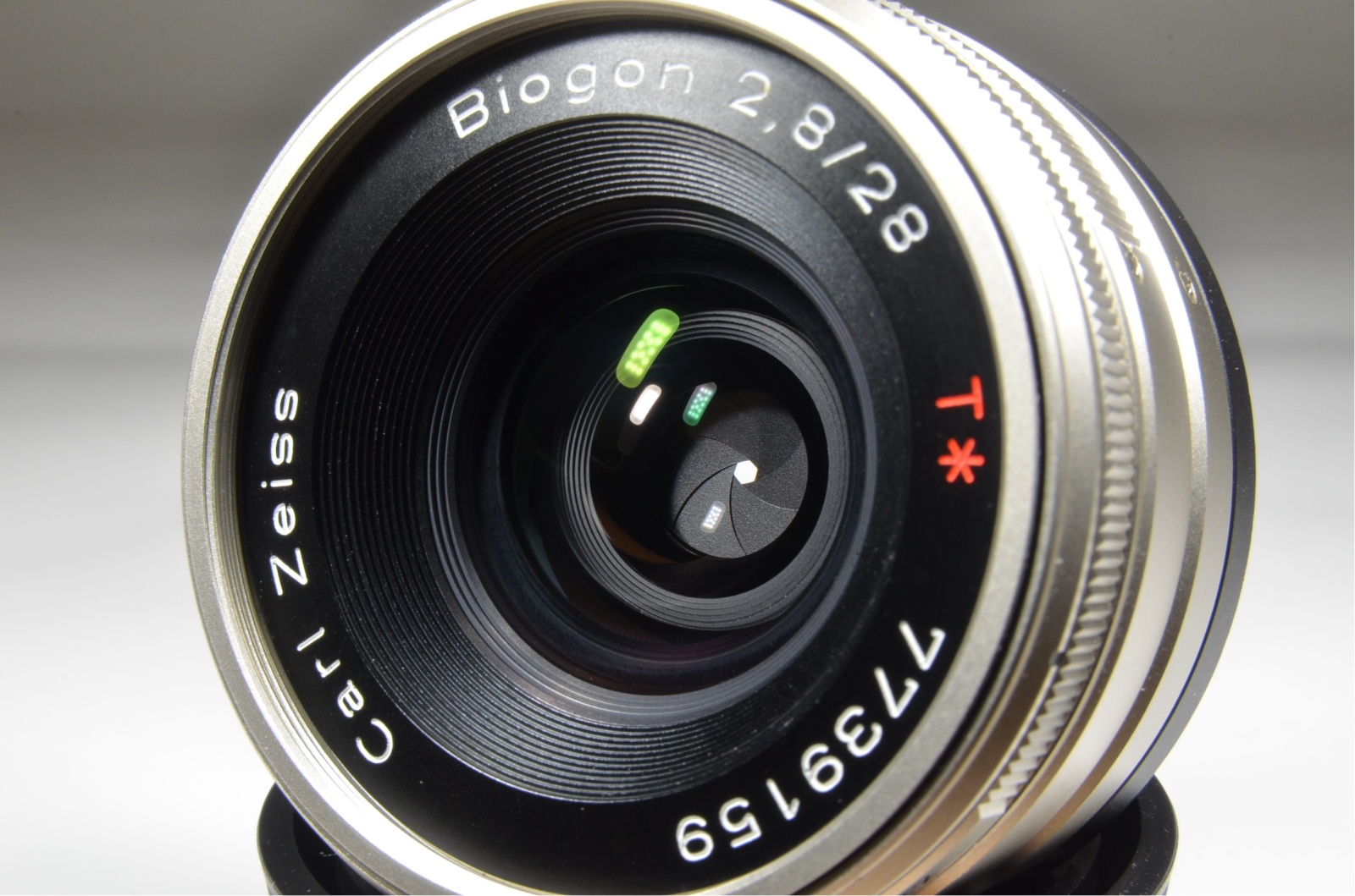 contax g2 camera / planar 45mm f2 / biogon 28mm f2.8 / sonnar 90mm f2.8 / tla200