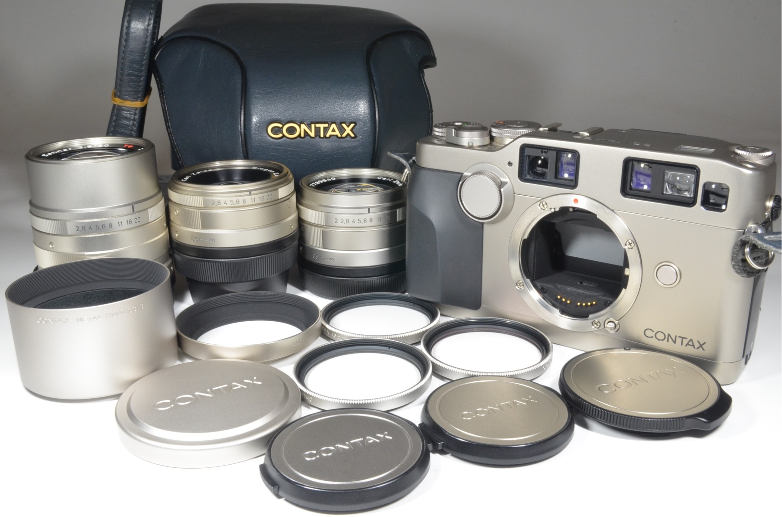 contax g2 data back, full case, planar 45mm f2, biogon 28mm f2.8, sonnar 90mm f2.8