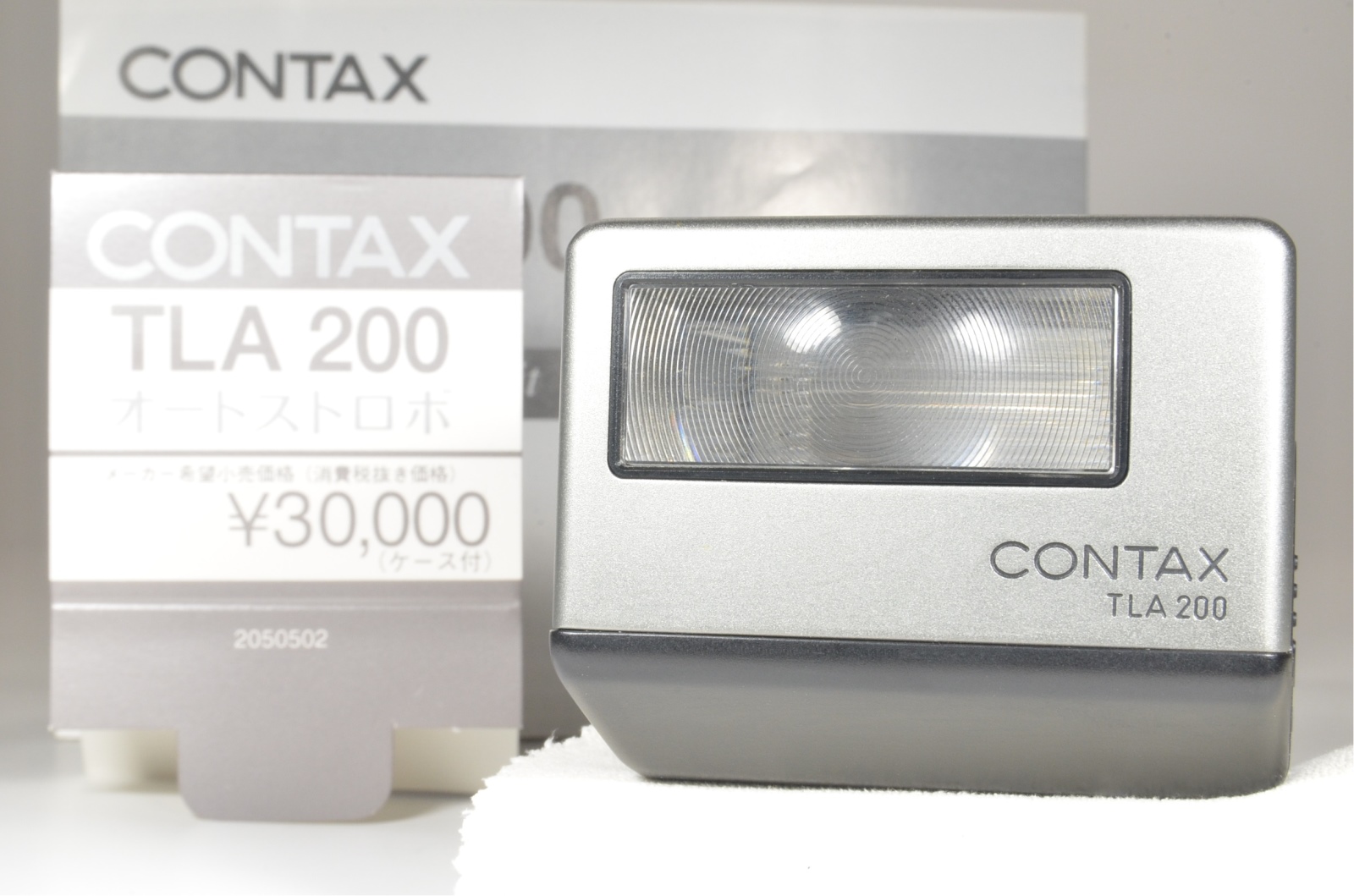 contax g2 with planar 45mm f2, biogon 28mm f2.8, sonnar 90mm f2.8 and tla200