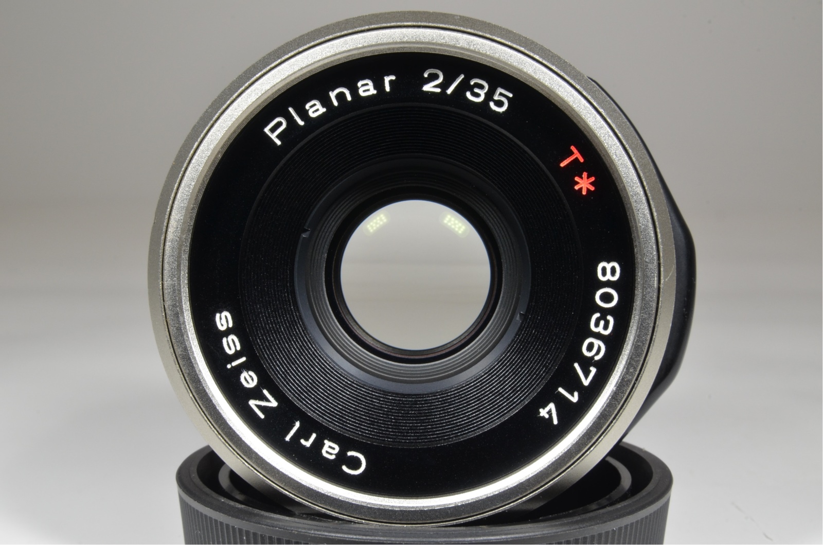 contax carl zeiss planar t* 35mm f2 for g2 with lens hood and filter