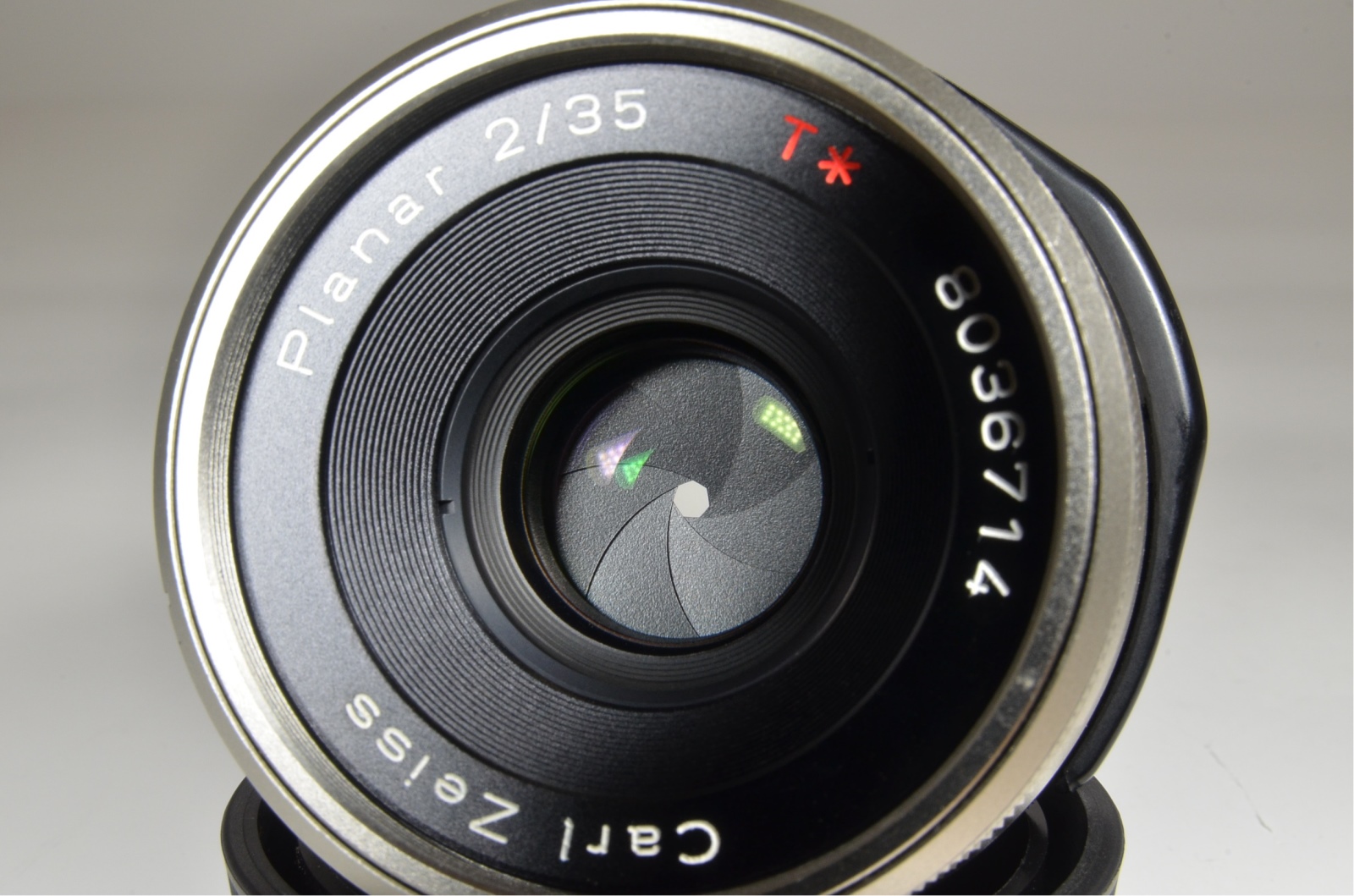 contax carl zeiss planar t* 35mm f2 for g2 with lens hood and filter
