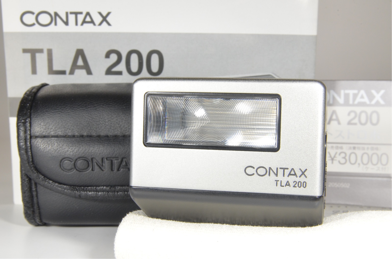 contax g2 boxed with planar 45mm f2, biogon 28mm f2.8, sonnar 90mm f2.8, tla200