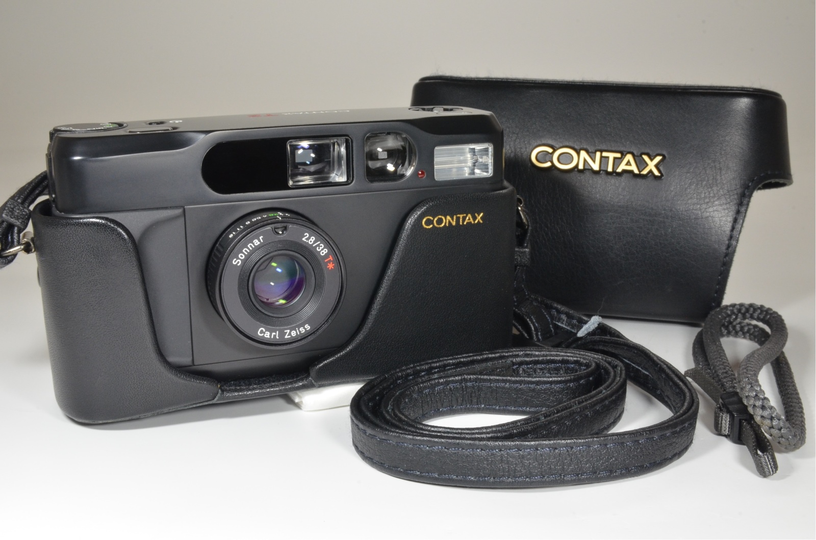 contax t2 black limited p&s 35mm film camera with full leather case