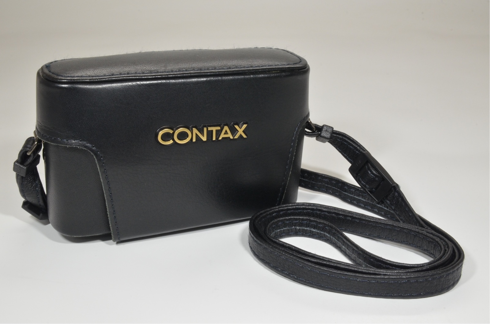 contax t2 black limited p&s 35mm film camera with full leather case