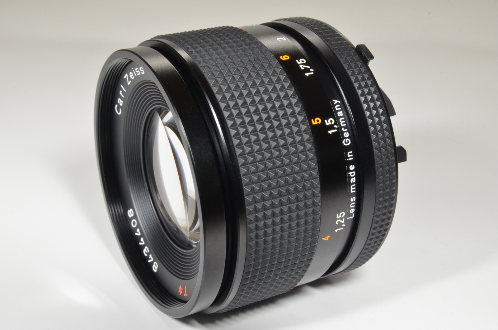 contax carl zeiss sonnar t* 85mm f2.8 mmg with metal hood 4