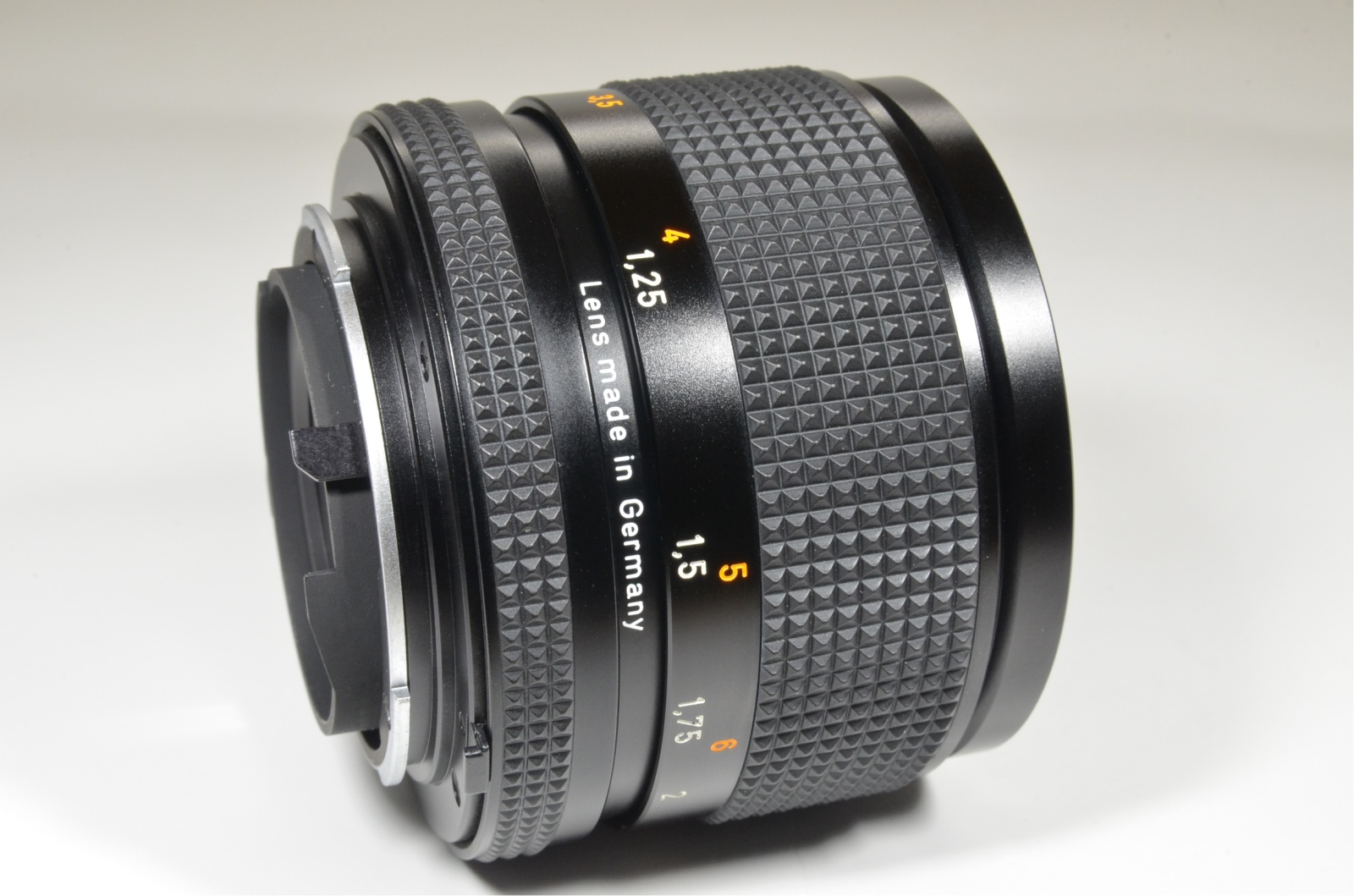 contax carl zeiss sonnar t* 85mm f2.8 mmg with metal hood 4