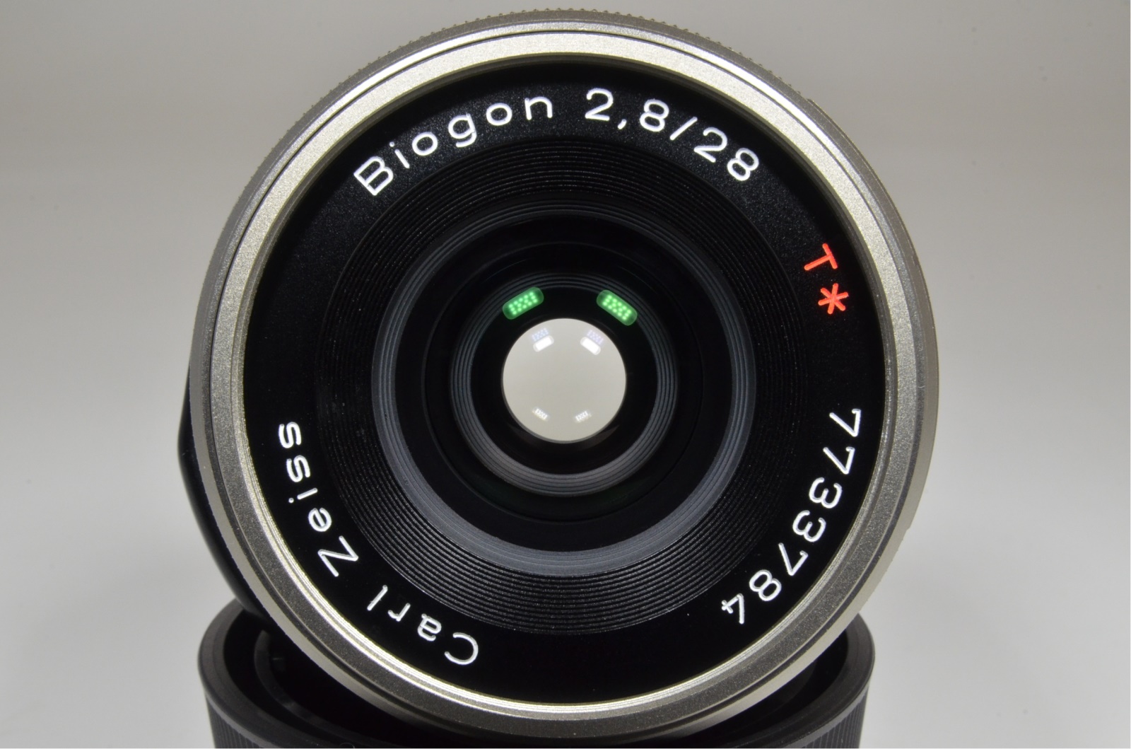 contax carl zeiss t* biogon 28mm f2.8 with lens hood from japan