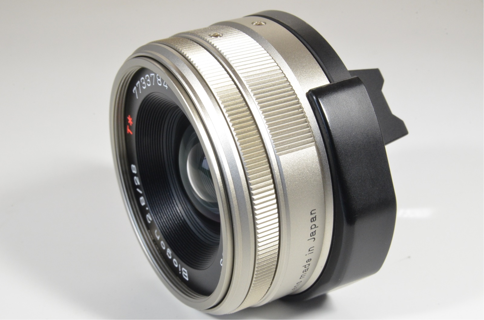 contax carl zeiss t* biogon 28mm f2.8 with lens hood from japan