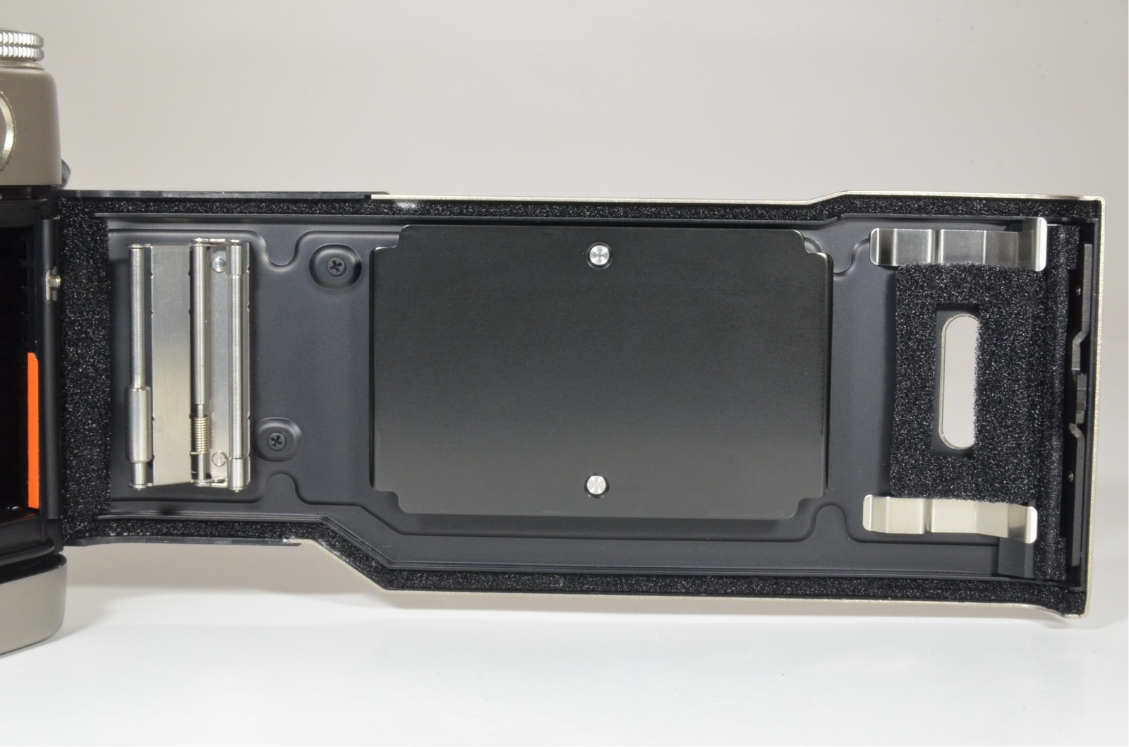contax g2 camera with planar 45mm, sonnar 90mm, biogon 21mm, viewfinder