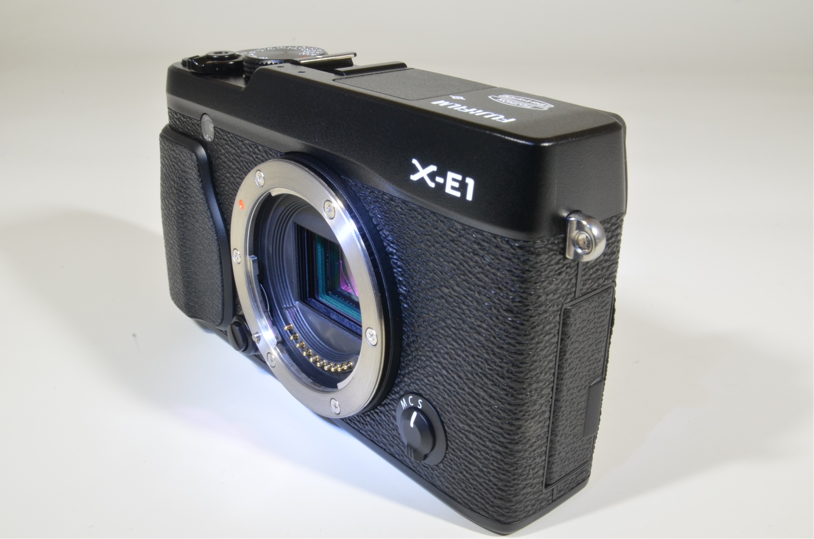 fujifilm x-e1 with xf18-55mm f2.8-4 r ois digital camera