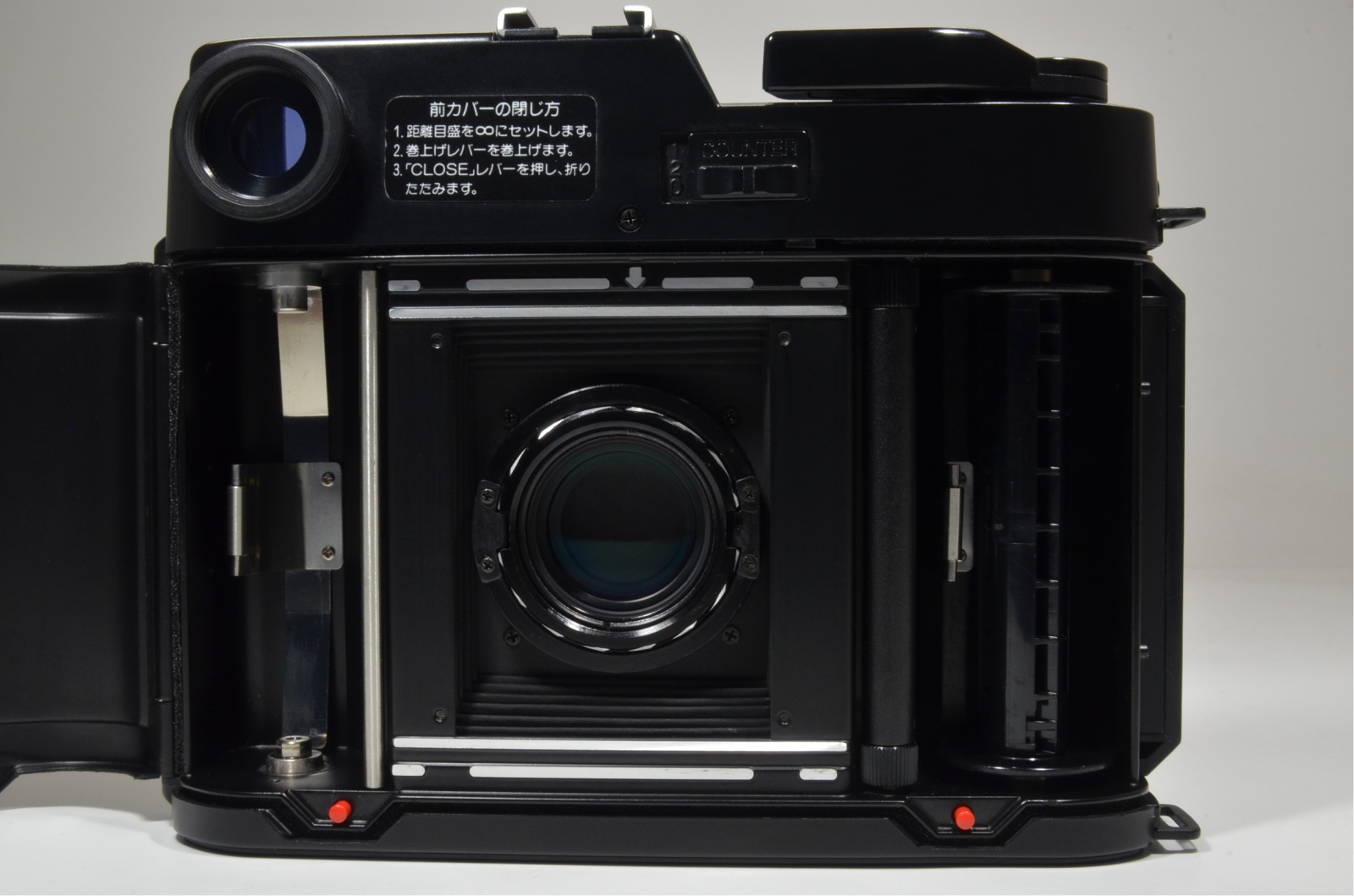 fujifilm fujica gs645 75mm f3.4 with gs bracket grip and lens hood