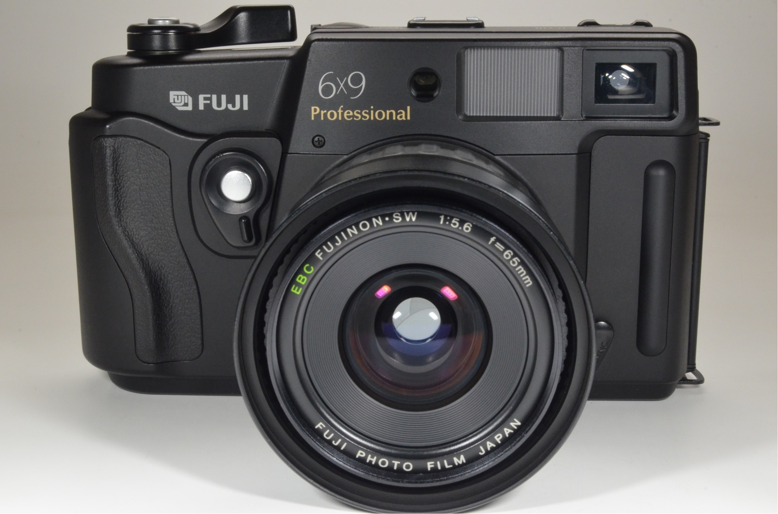 fuji fujifilm gsw690iii 65mm f5.6 count '168' medium format camera