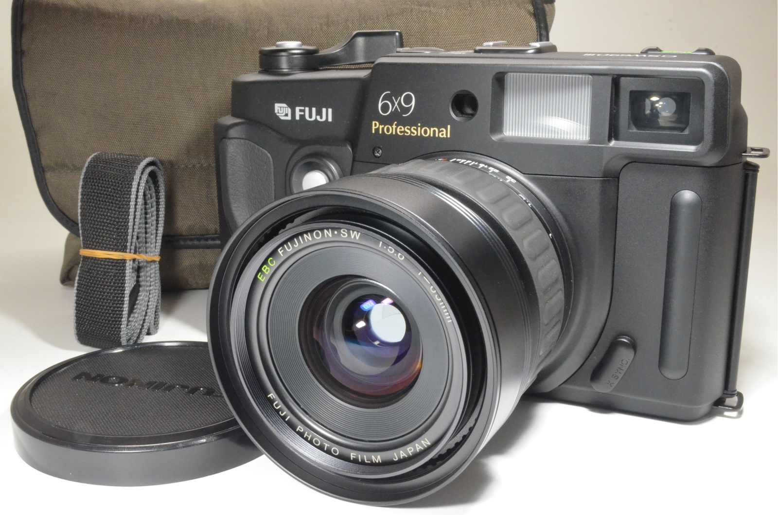 fuji fujifilm gsw690iii 65mm f5.6 count only '013' medium format film camera