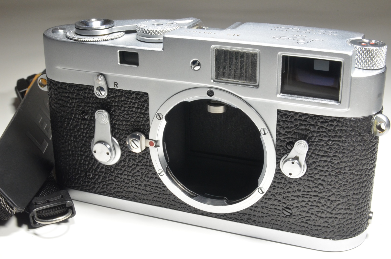 leica m2 35mm rangefinder film camera s/n 1051544 self timer