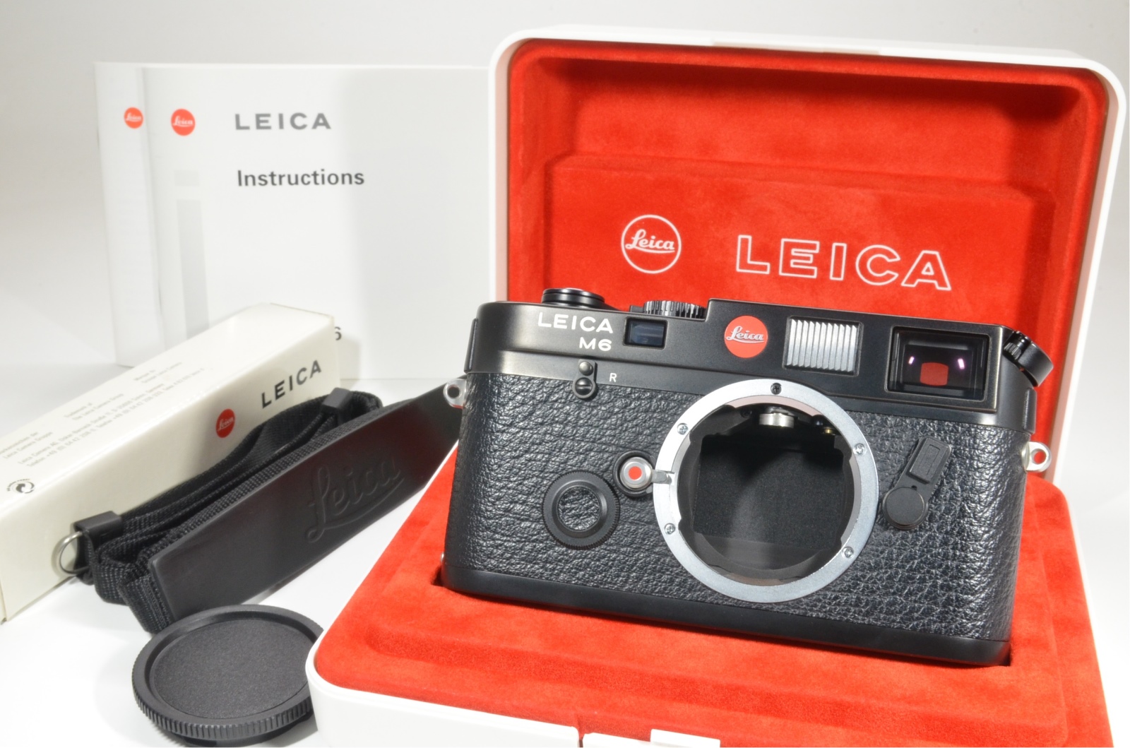 leica m6 black body in boxed 35mm rangefinder s/n 2414003 with strap
