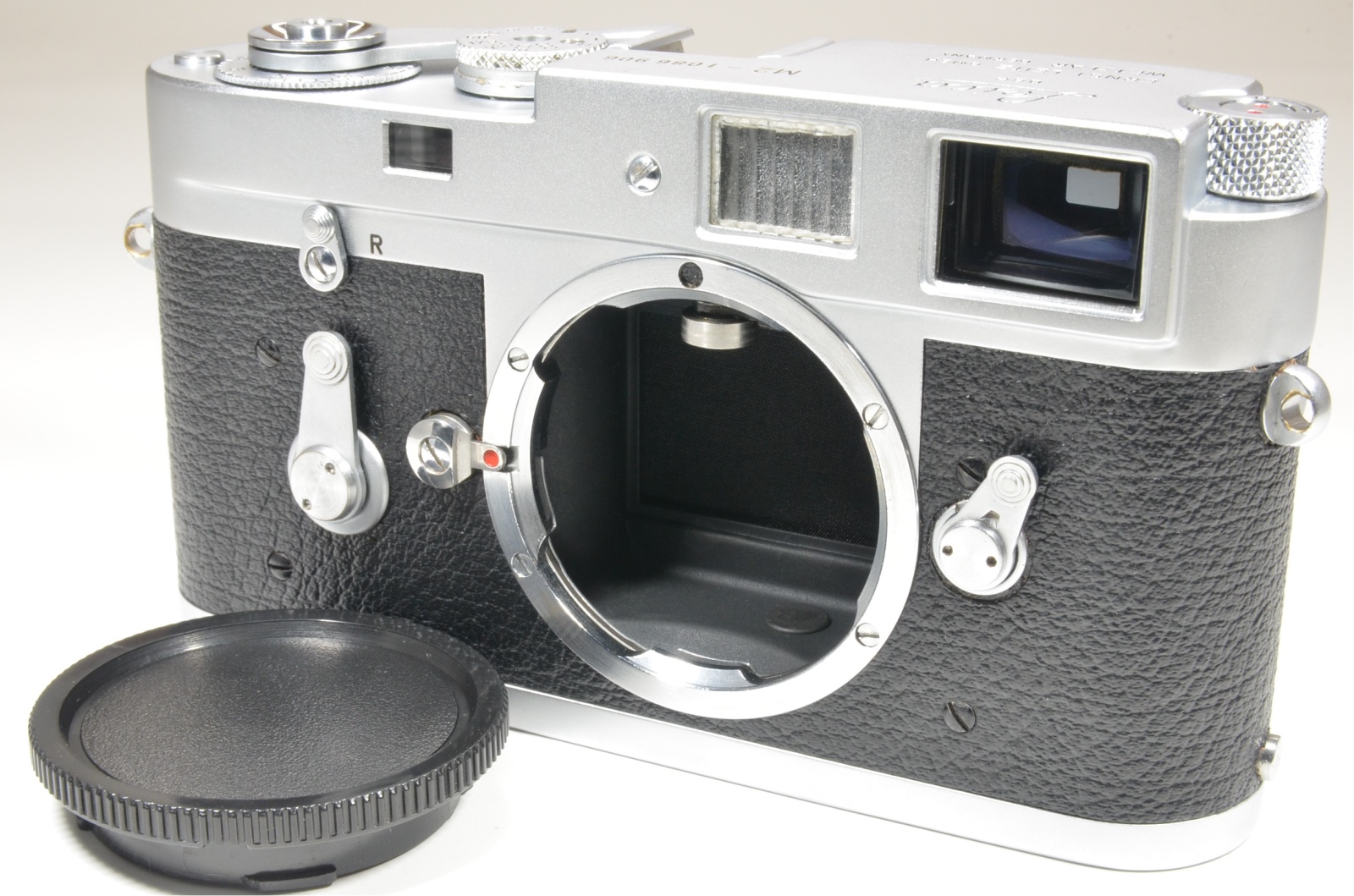 leica m2 self timer rangefinder film camera s/n 1086906 year 1963