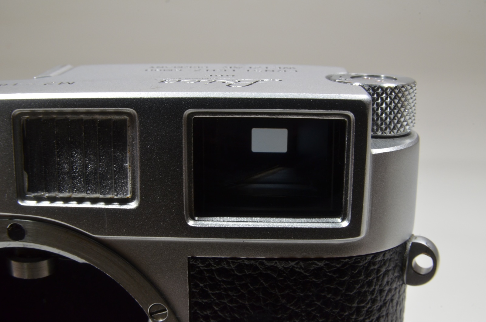 leica m2 self timer rangefinder film camera s/n 1054179 year 1962