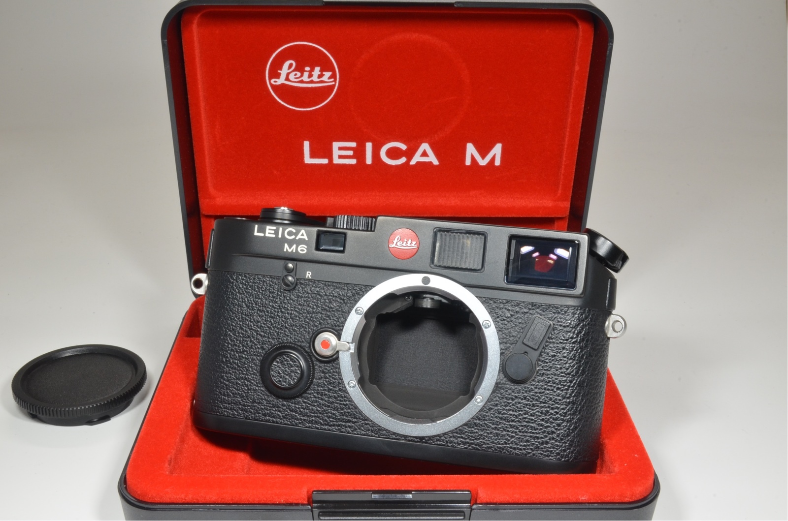 leica m6 0.72 black rangefinder in boxed serial no.1709679 year 1986
