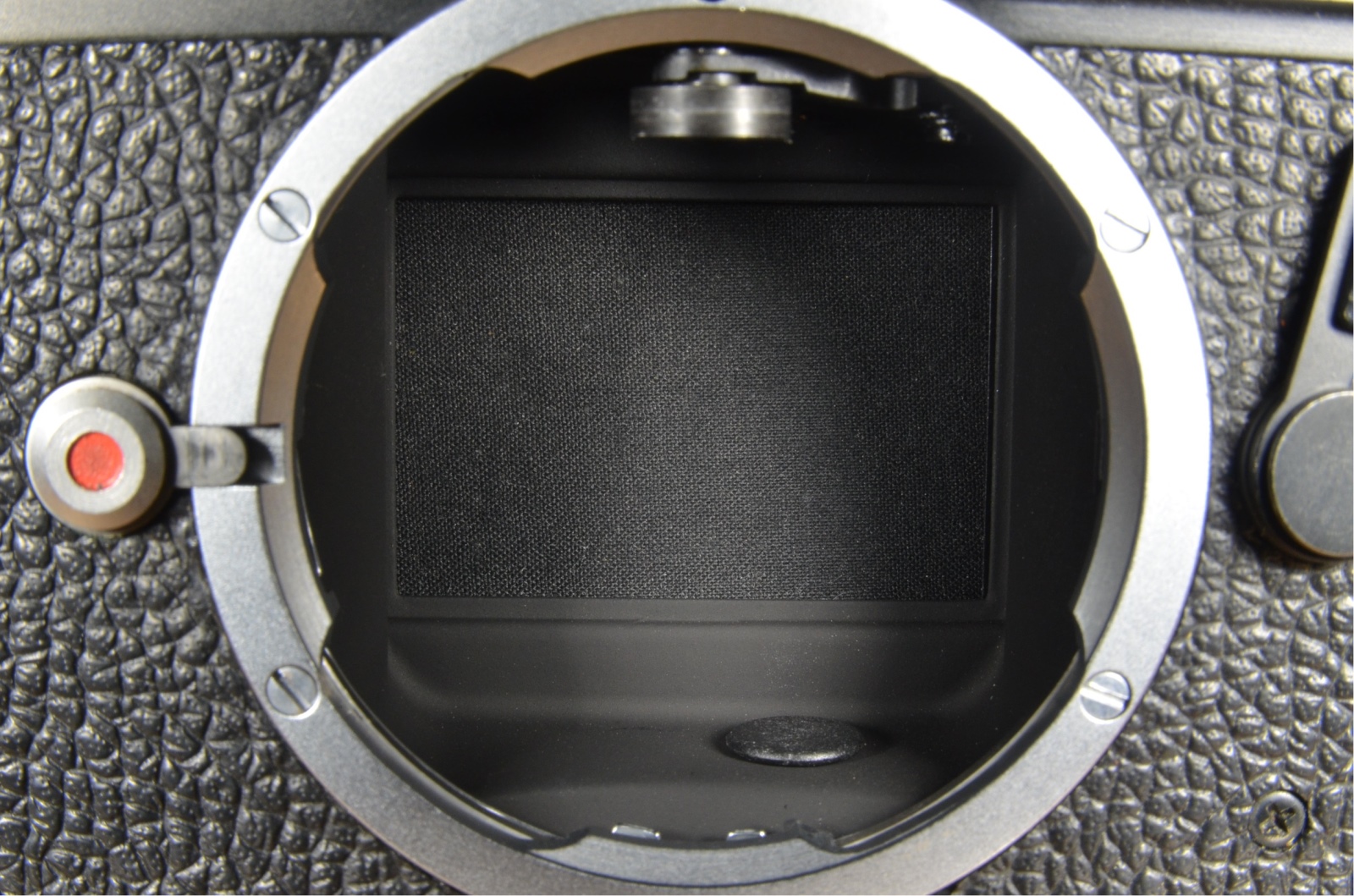 leica m4-p black 35mm rangefinder film camera s/n *1552782 with strap