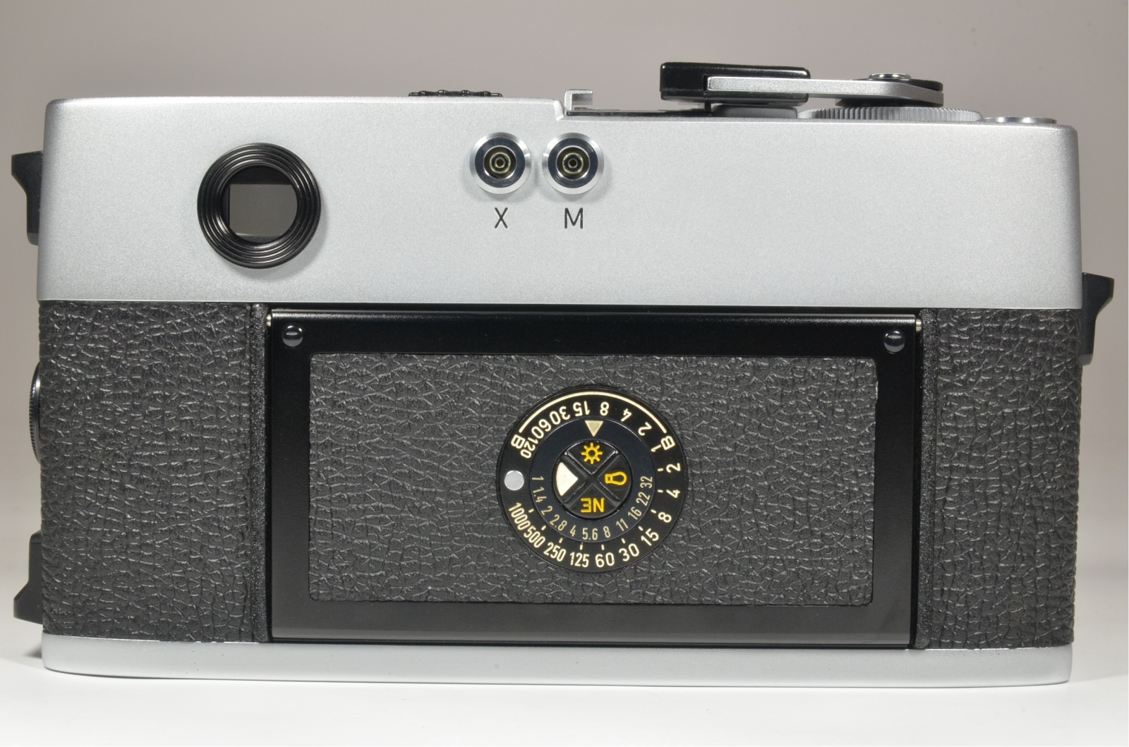 leica m5 chrome 3 lug year 1973 rangefinder camera with half case