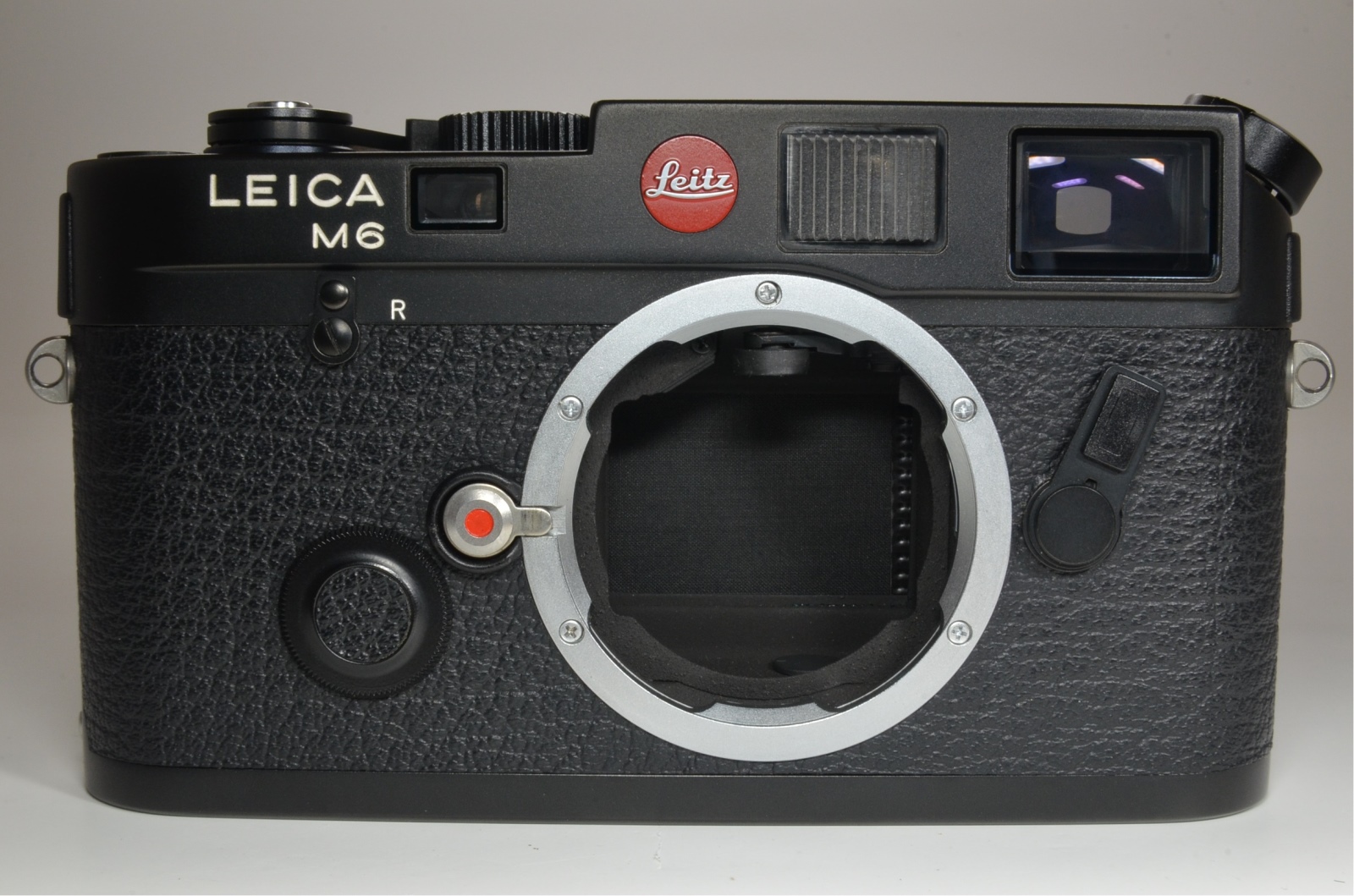 leica m6 0.72 black rangefinder serial no.1688077 year 1986 from japan