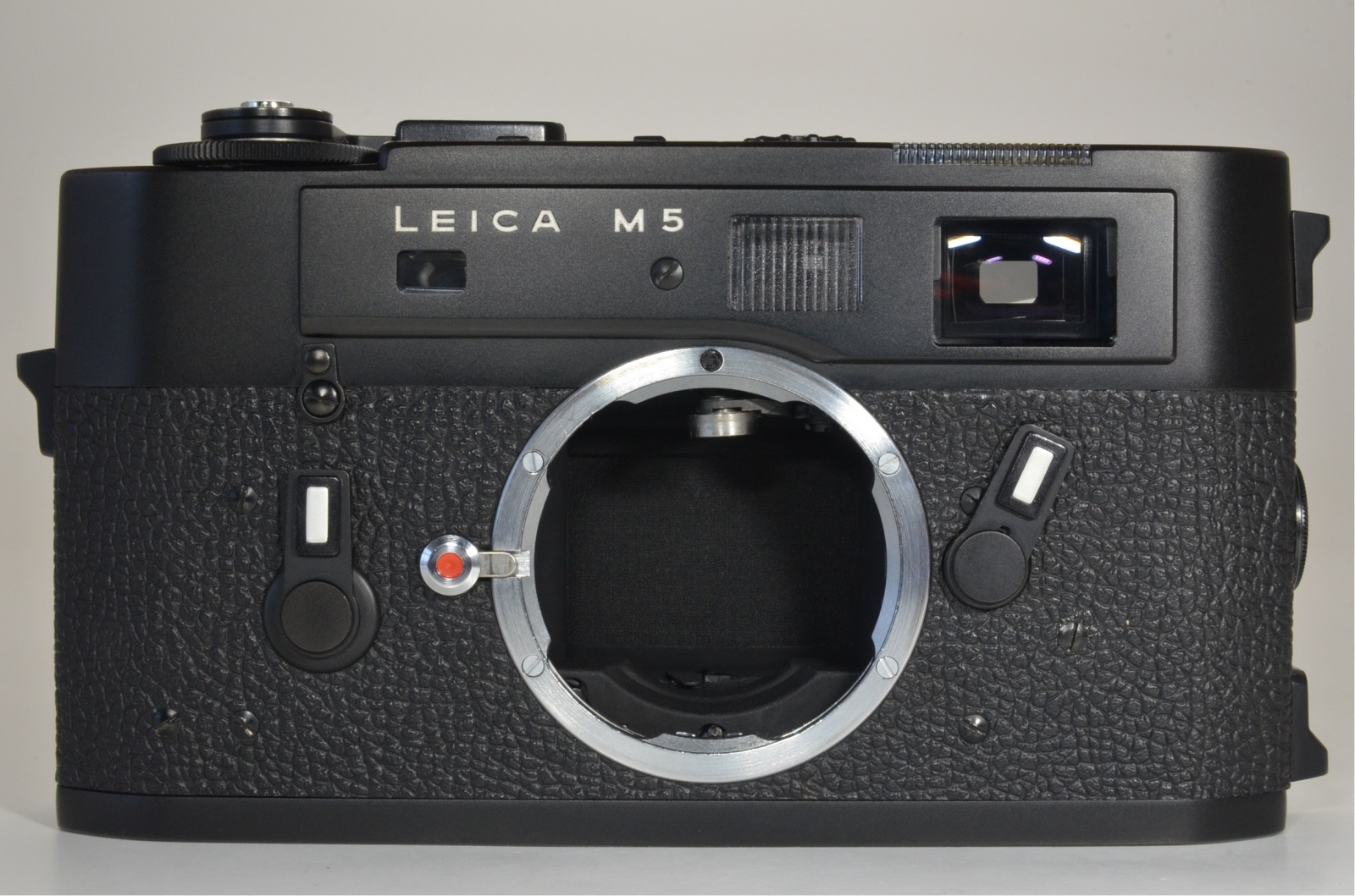 leica m5 black 3 lug serial no.1377846 year 1973 in boxed with strap