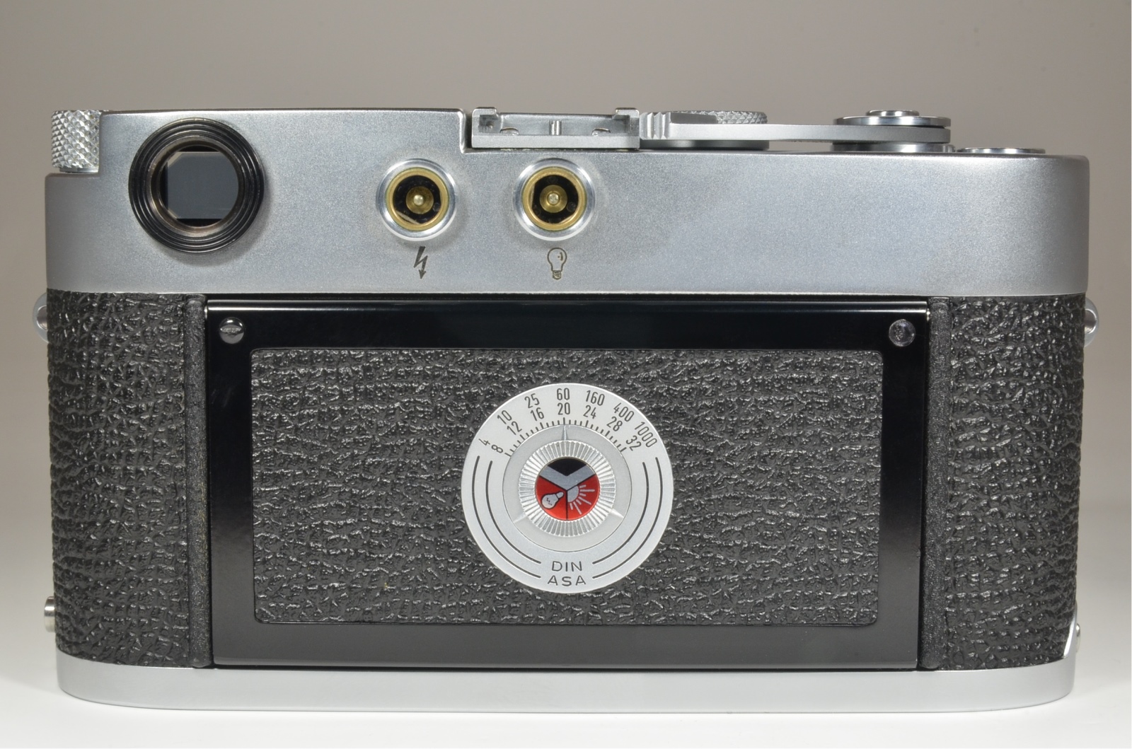 leica m3 single stroke s/n 972741 year 1959 with strap