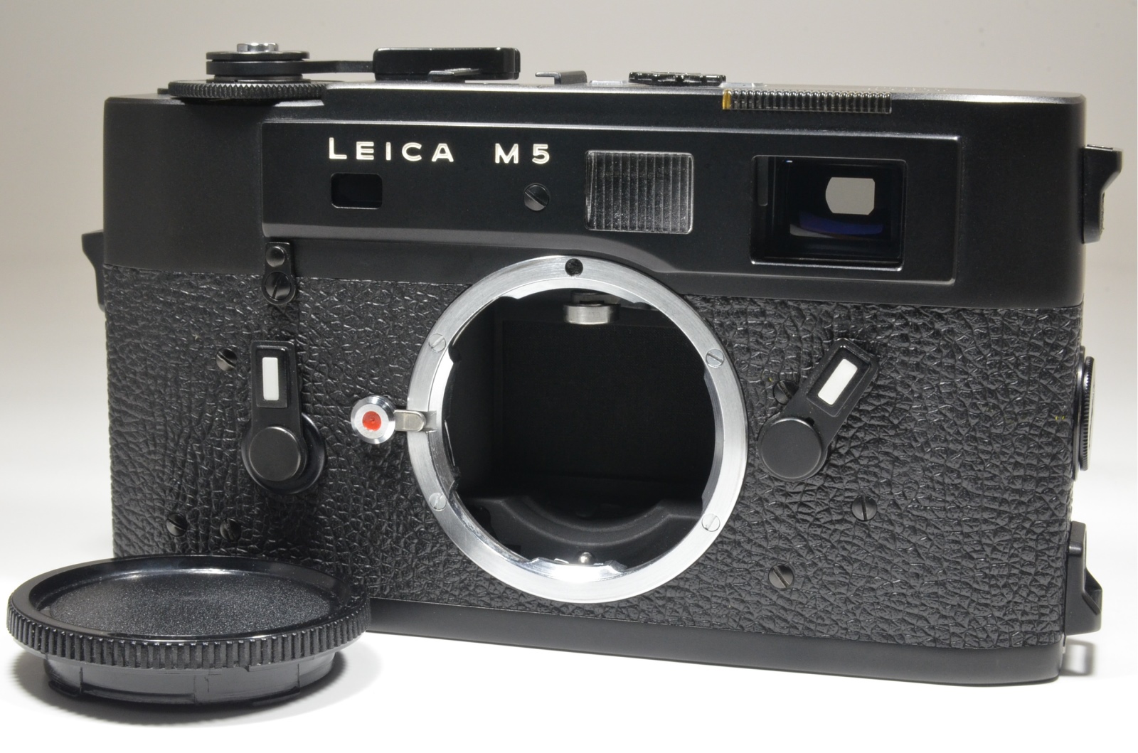 leica m5 black 3 lug serial no.1377320 year 1973 from japan