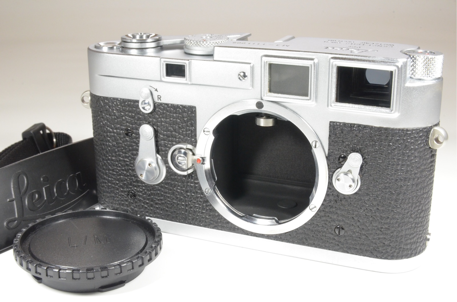 leica m3 single stroke s/n 1111009 year 1965 with strap