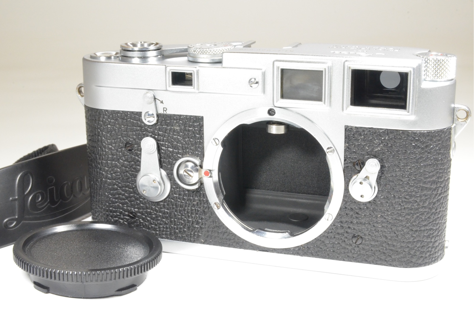 leica m3 double stroke s/n 886839 year 1957 with strap