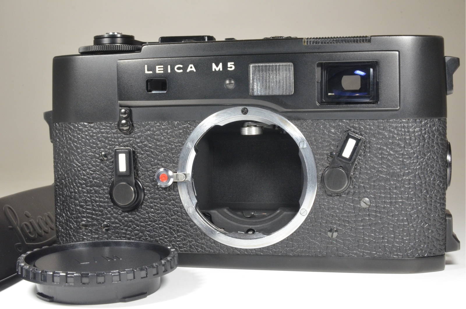 leica m5 black 3 lug serial no.1377108 year 1973 with l seal