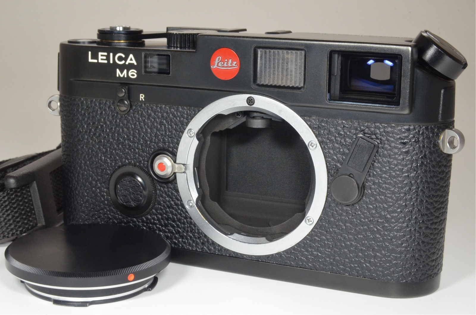 leica m6 0.72 black rangefinder serial no.1703863 year 1986 from japan