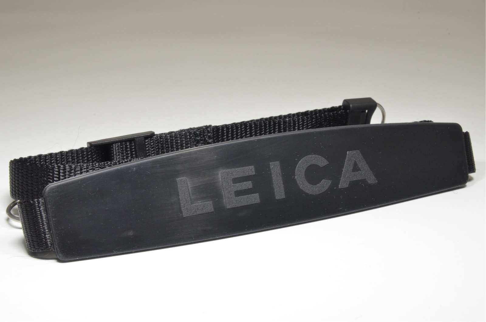 leica m6 0.72 black rangefinder no.1658937 year 1984 the camera cla'd recently