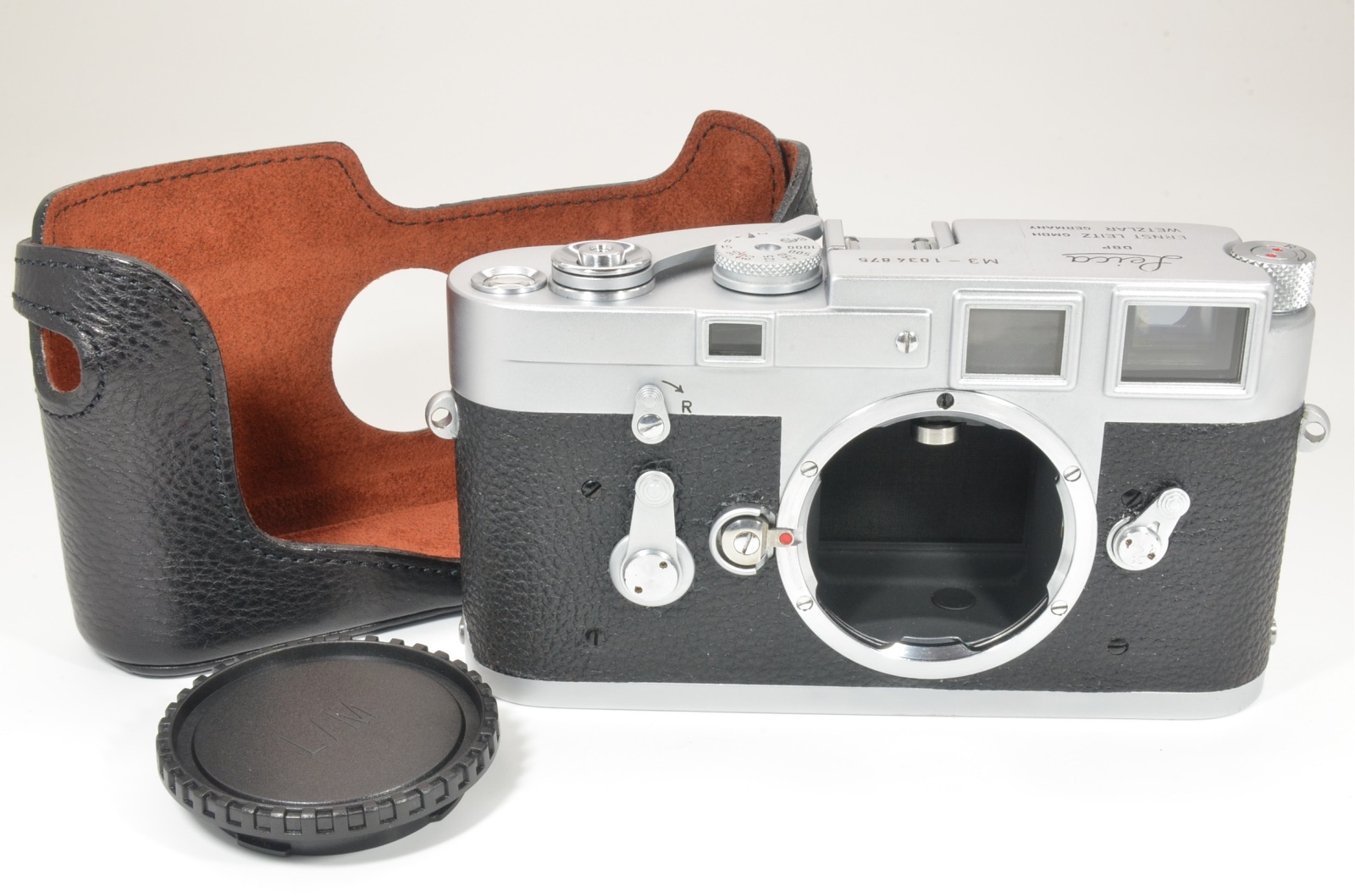 leica m3 single stroke s/n 1034875 year 1961 with leather case, shooting tested