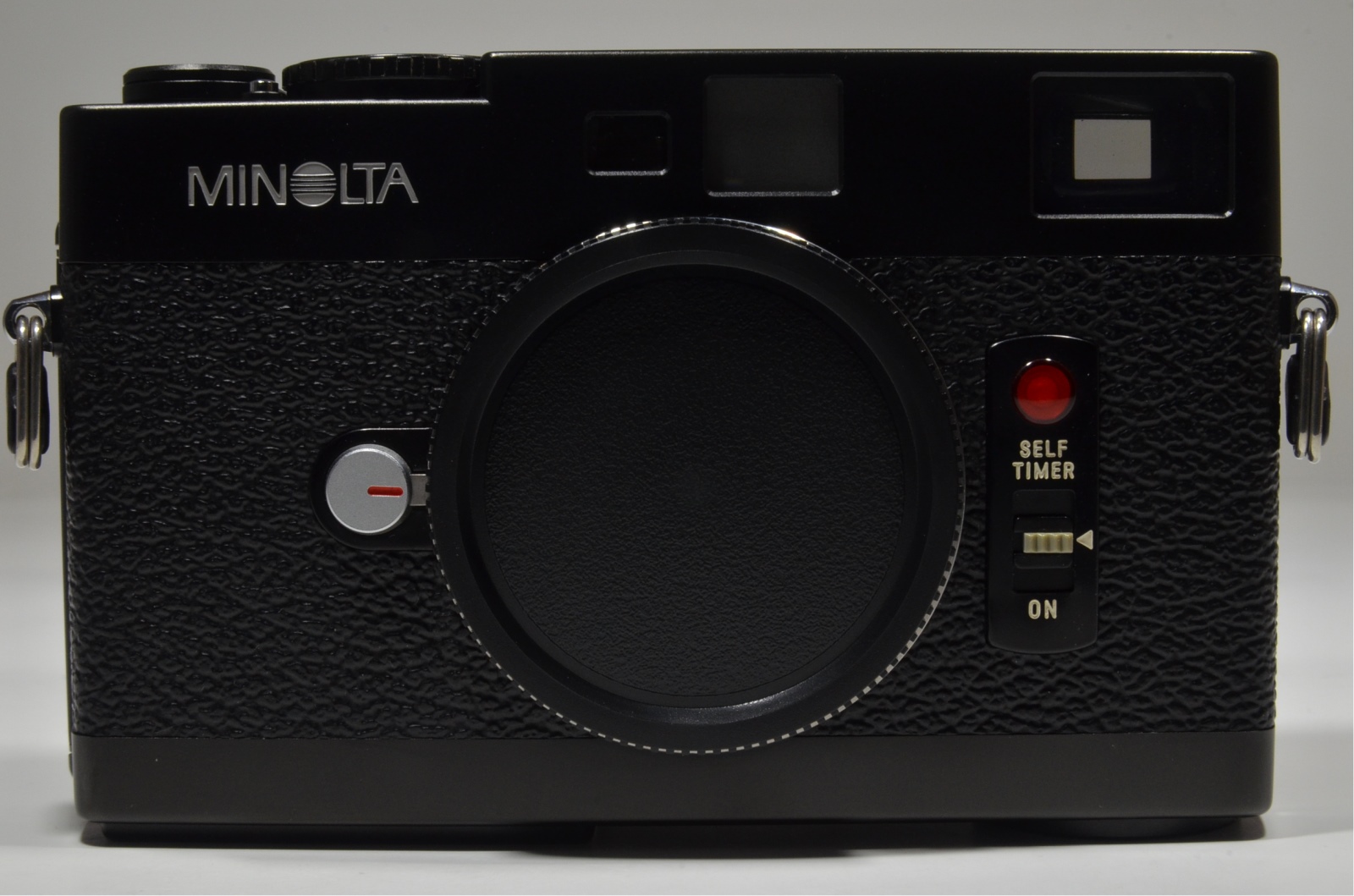 minolta cle film camera with 3 lenses m-rokkor 40mm f2, 28mm f2.8 and 90mm f4