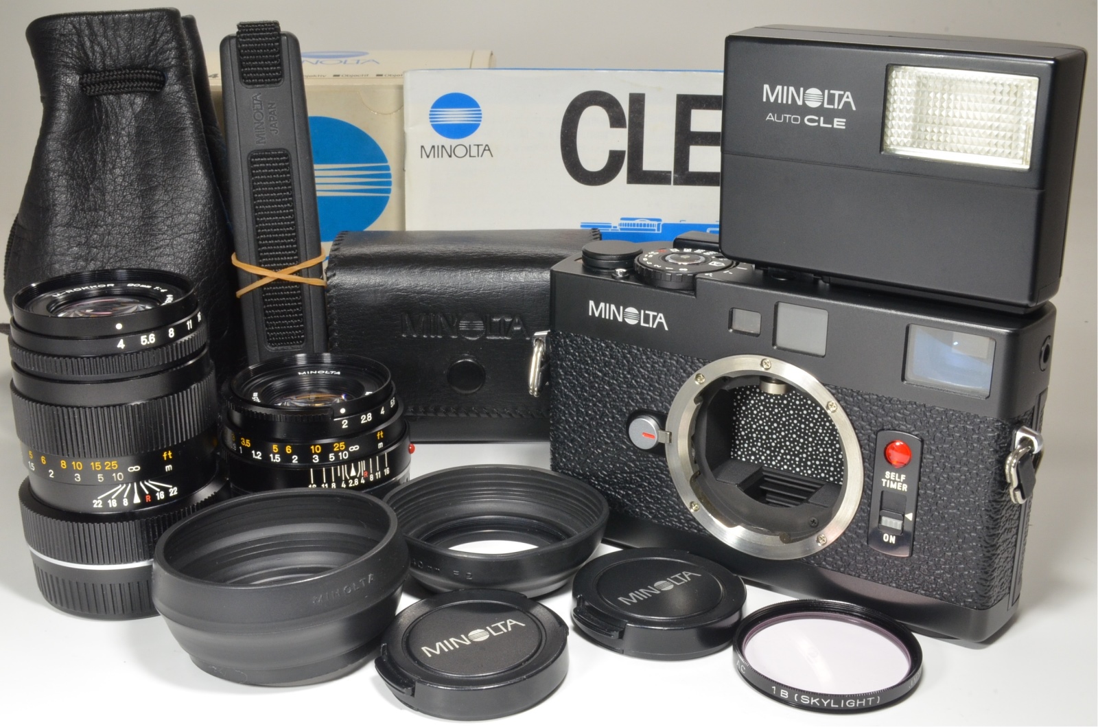 minolta cle 35mm film camera with lens m-rokkor 40mm f2, 90mm f4 and flash