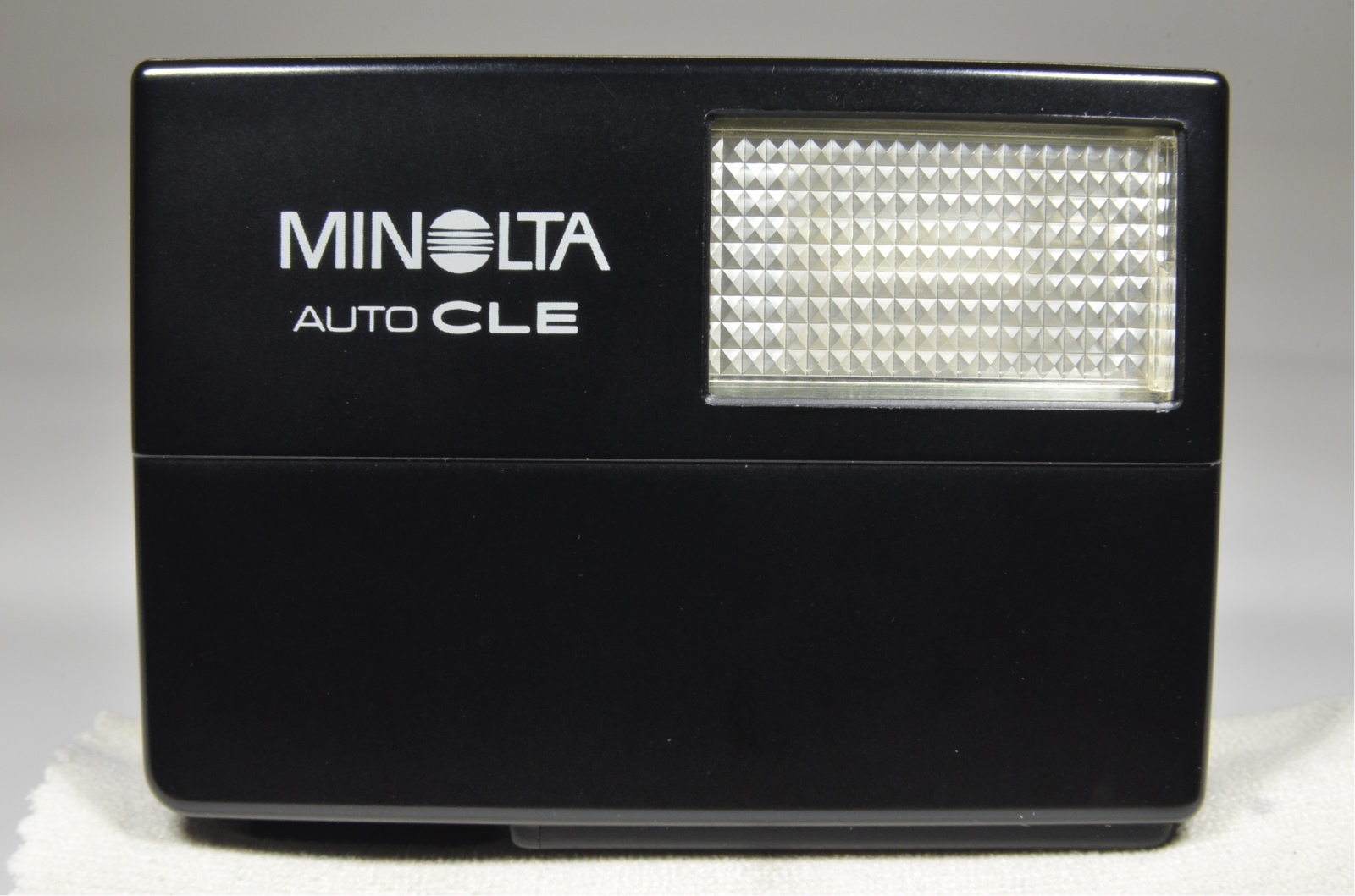 minolta cle film camera, m-rokkor 40mm, 28mm, 90mm, flash and grip