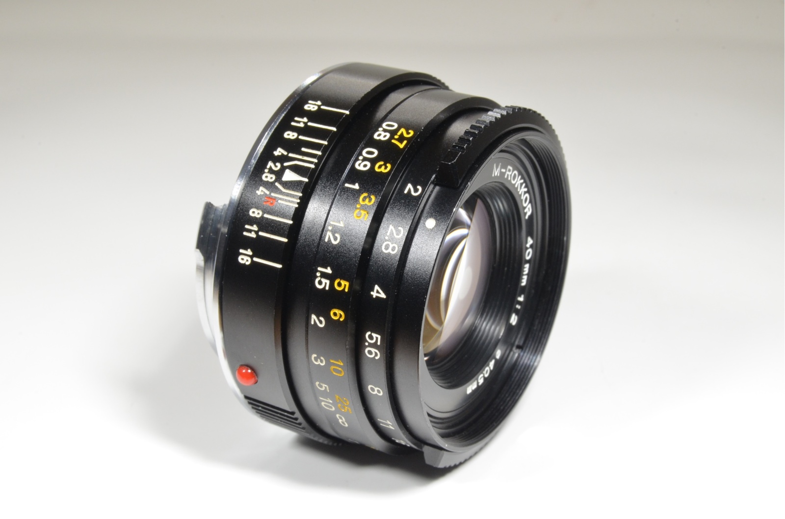 minolta cle 35mm film camera with m-rokkor 40mm f2, 28mm f2.8, 90mm f4 and flash
