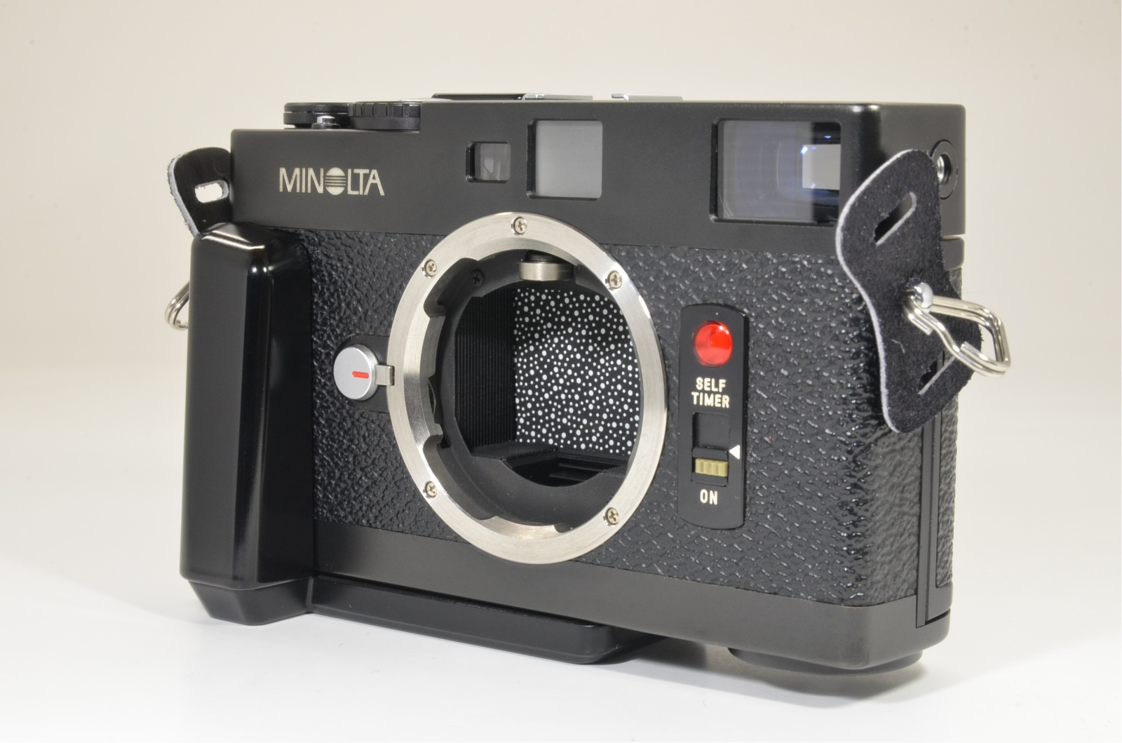 minolta cle film camera with m-rokkor 28mm, 90mm and grip shooting tested