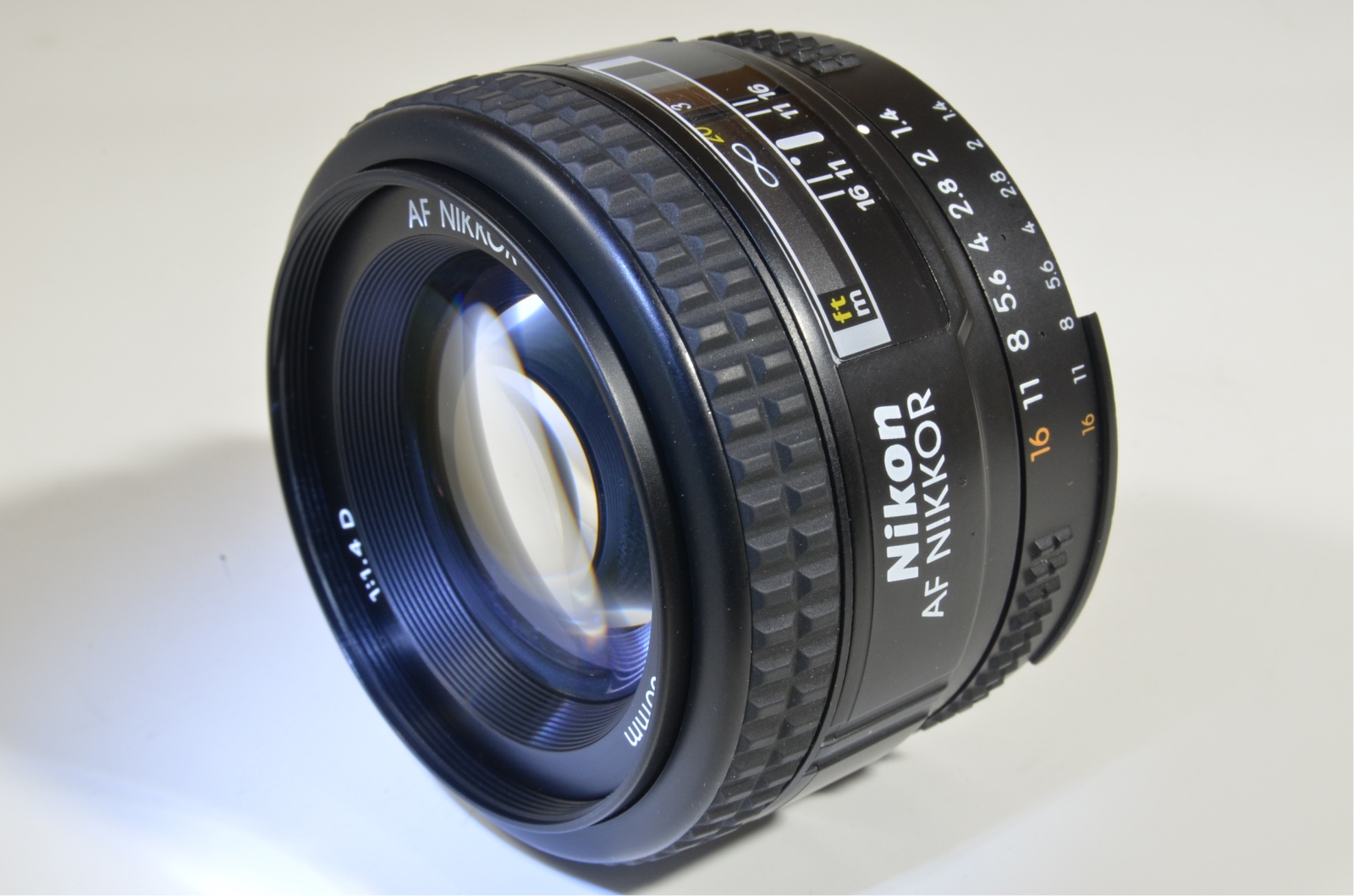 nikon af nikkor 50mm f/1.4 d standard lens