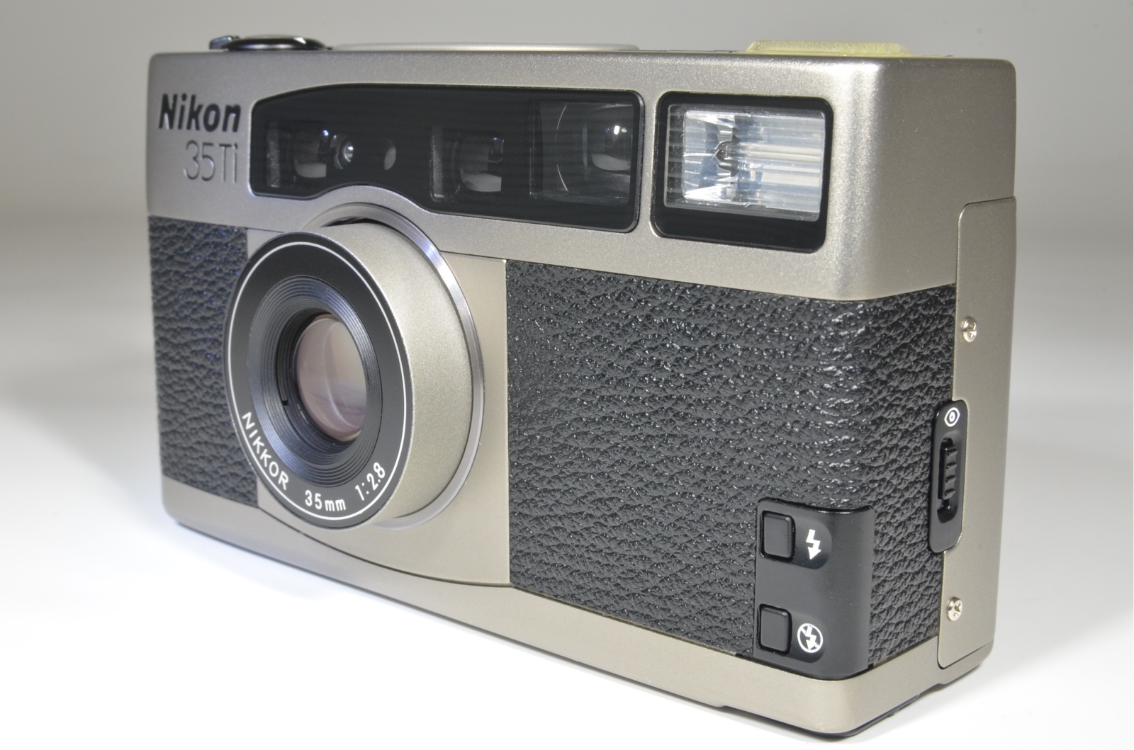 nikon 35ti 35mm point & shoot film camera