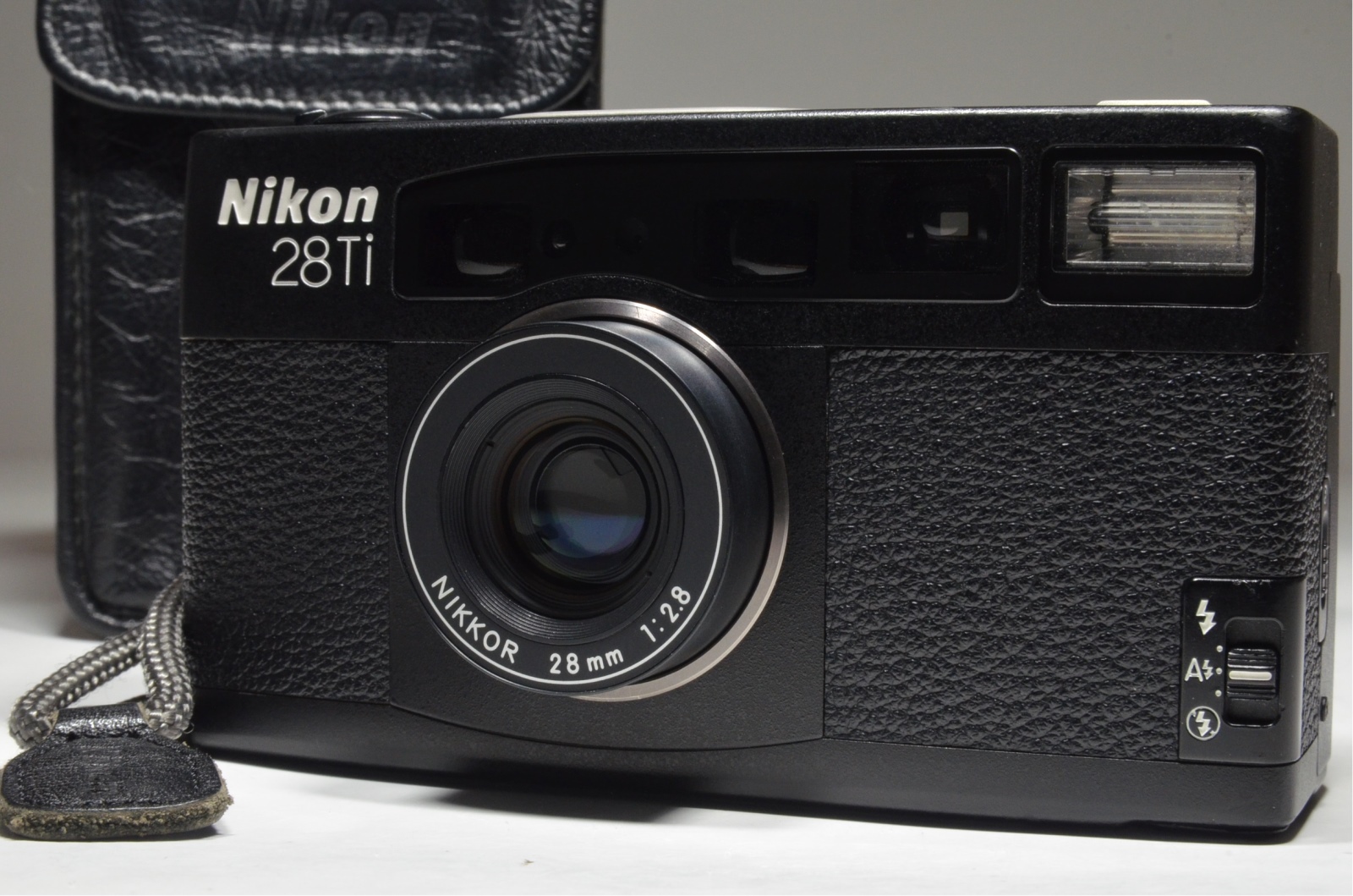 nikon 28ti 35mm point & shoot film camera