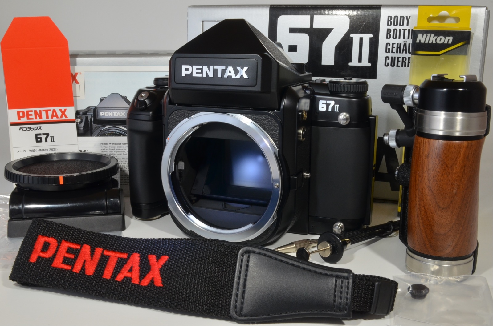 pentax 67 ii medium format slr film camera with wood grip