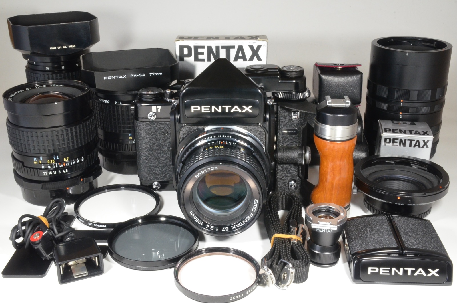 pentax 67 ttl, wood grip, smc 55mm, 75mm, 105mm, 135mm, extension tube and etc..