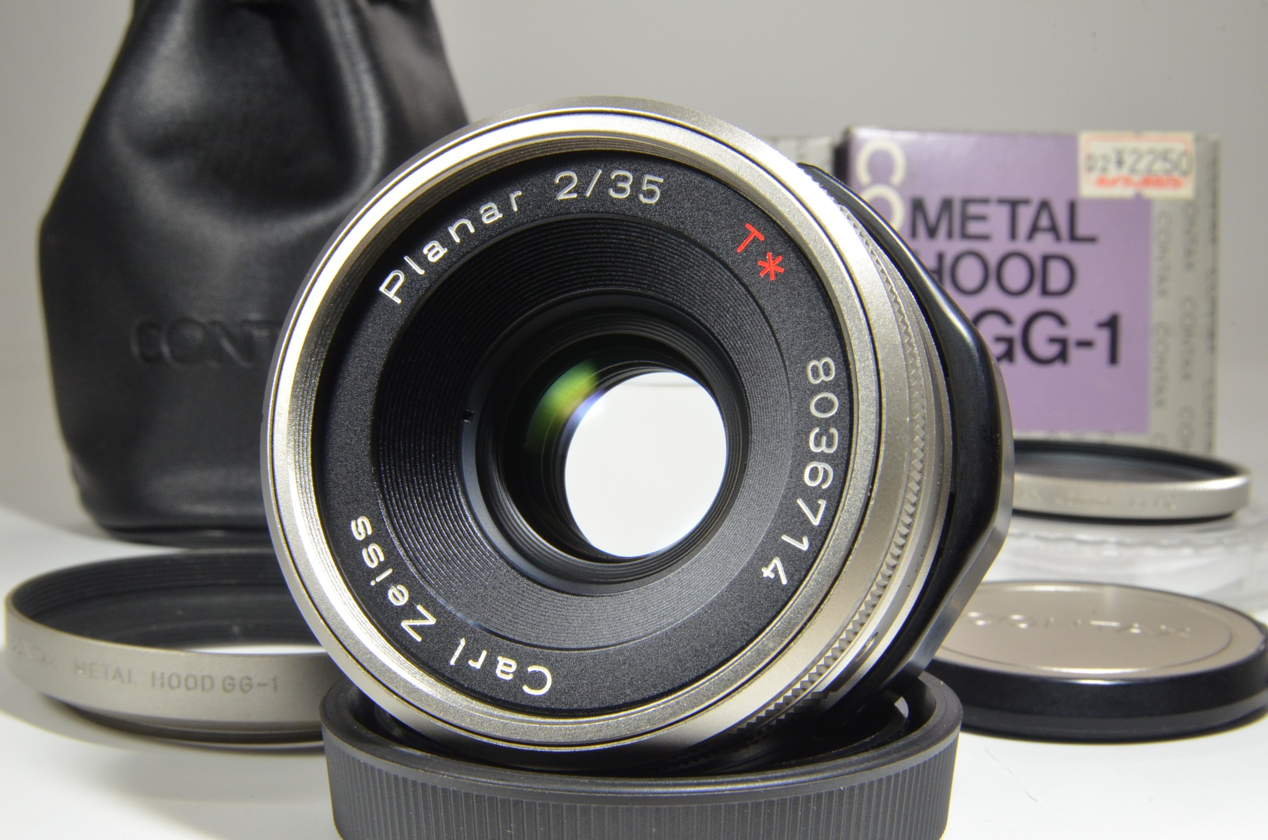 contax carl zeiss planar t* 35mm f2 for g2 with lens hood and filter