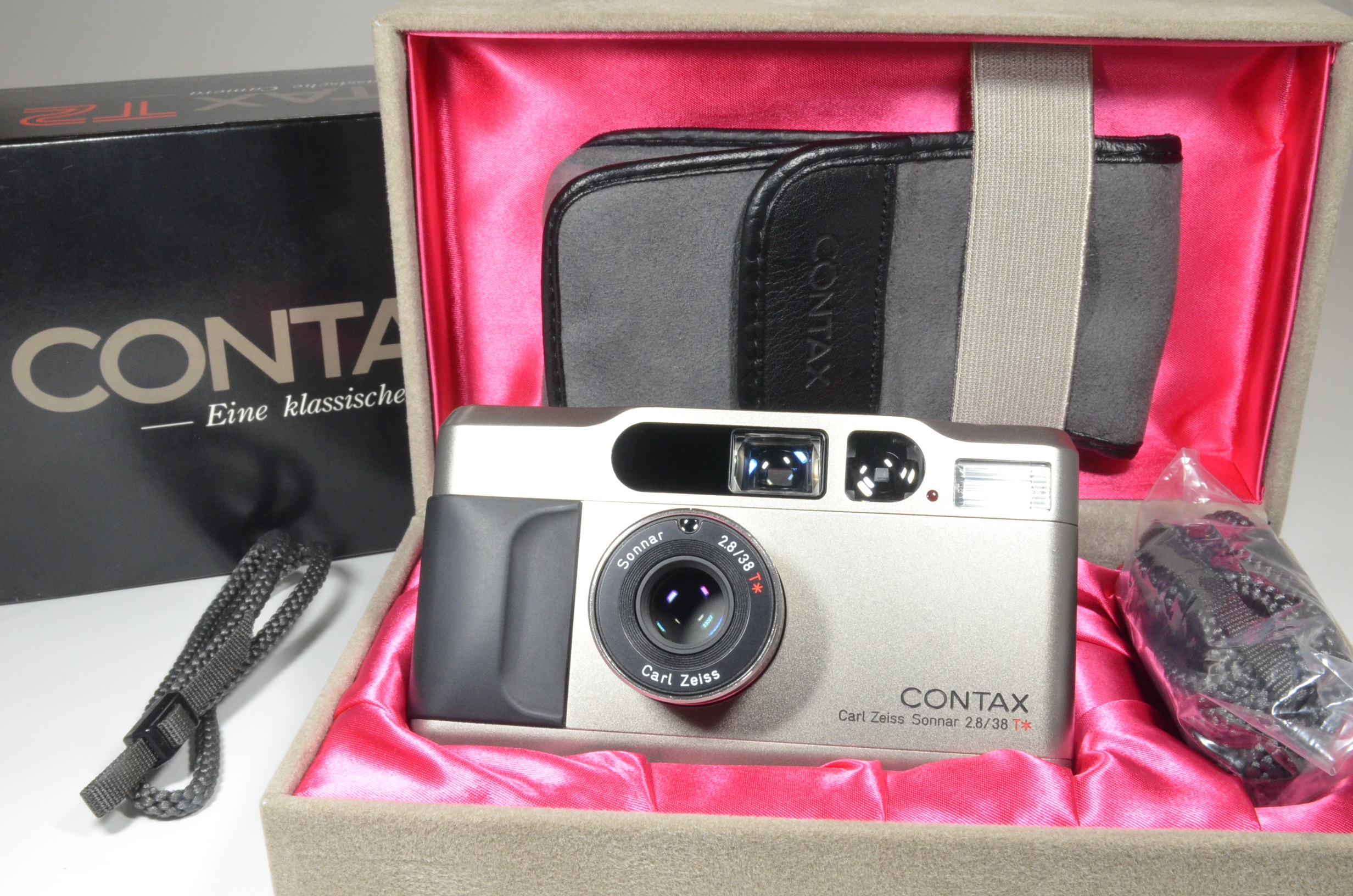 contax t2 titanium silver point & shoot 35mm film camera