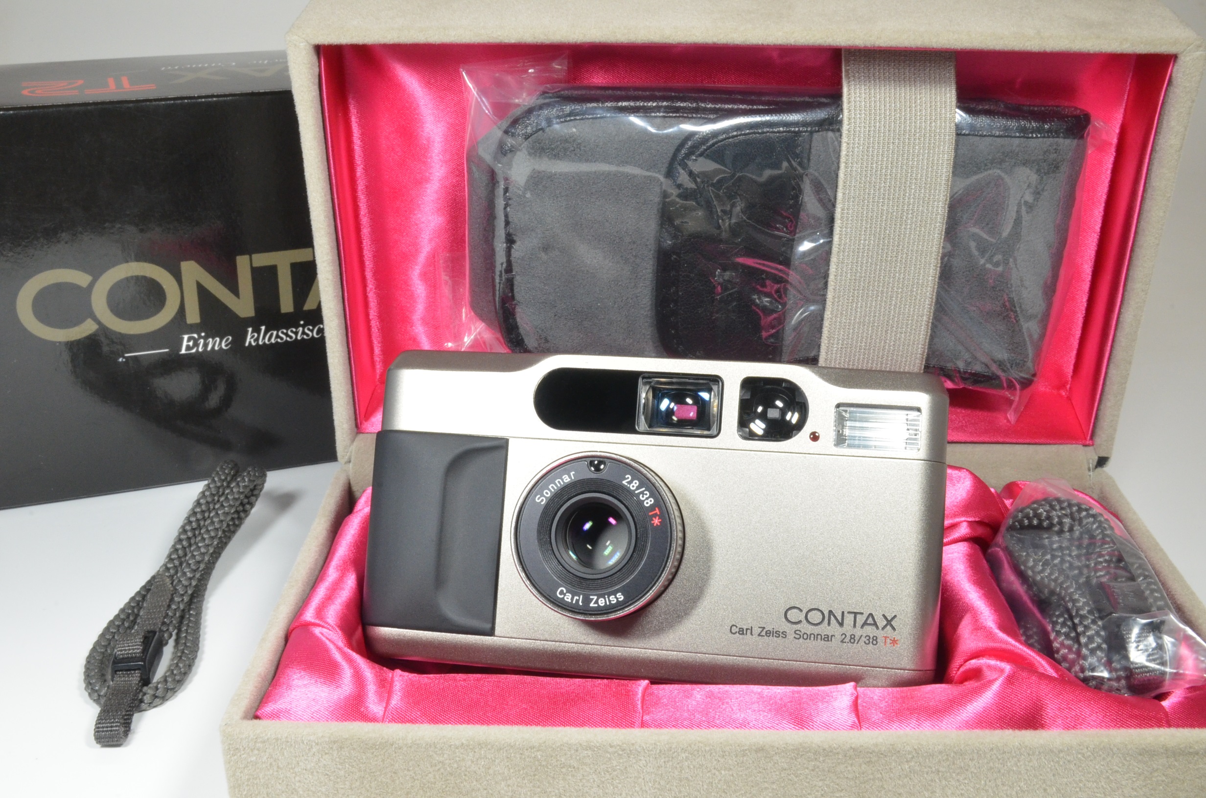 contax t2 titanium silver point & shoot 35mm film camera